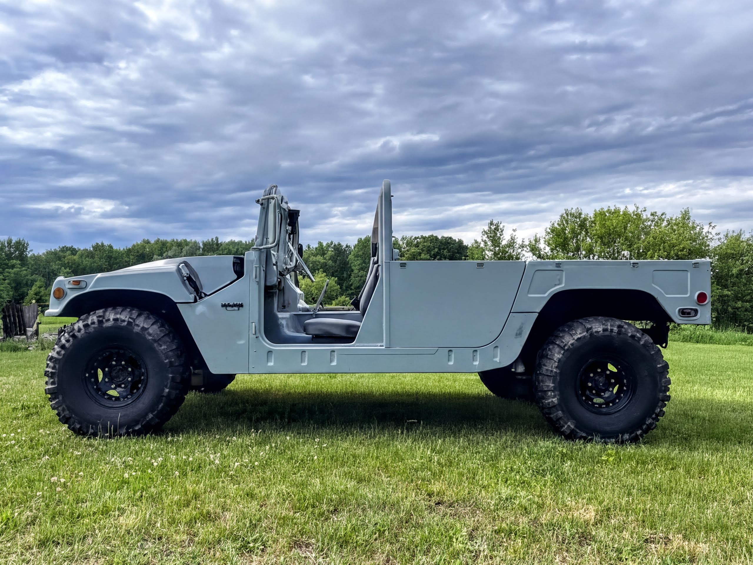 bold 1991 Hummer H1