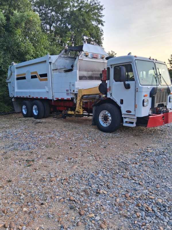 2019 Peterbilt Heil Automated Side Loader