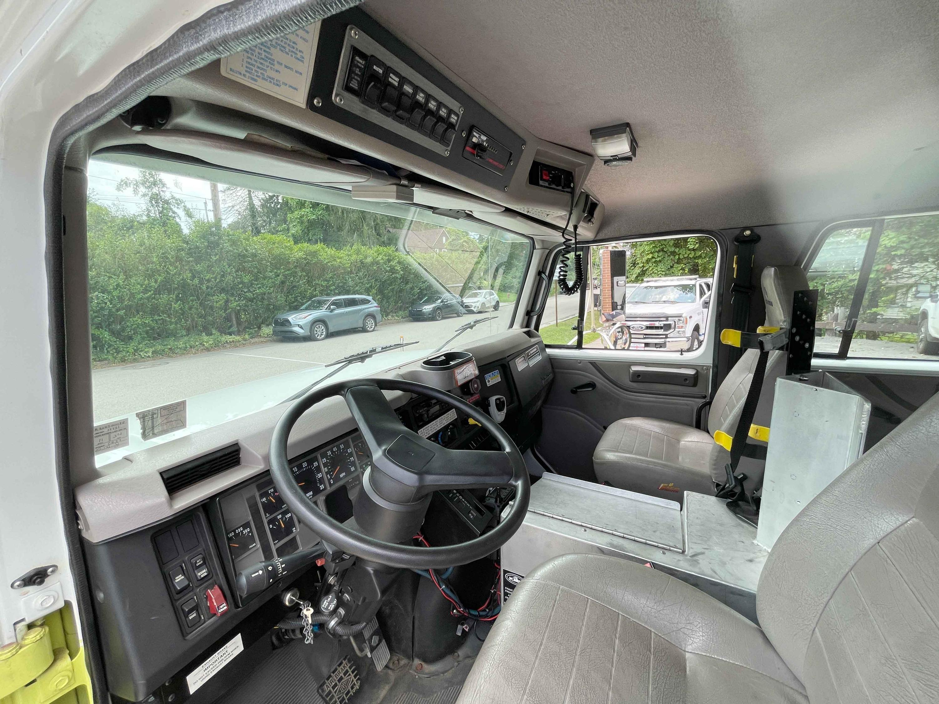 2002 KME International Pumper - image 9