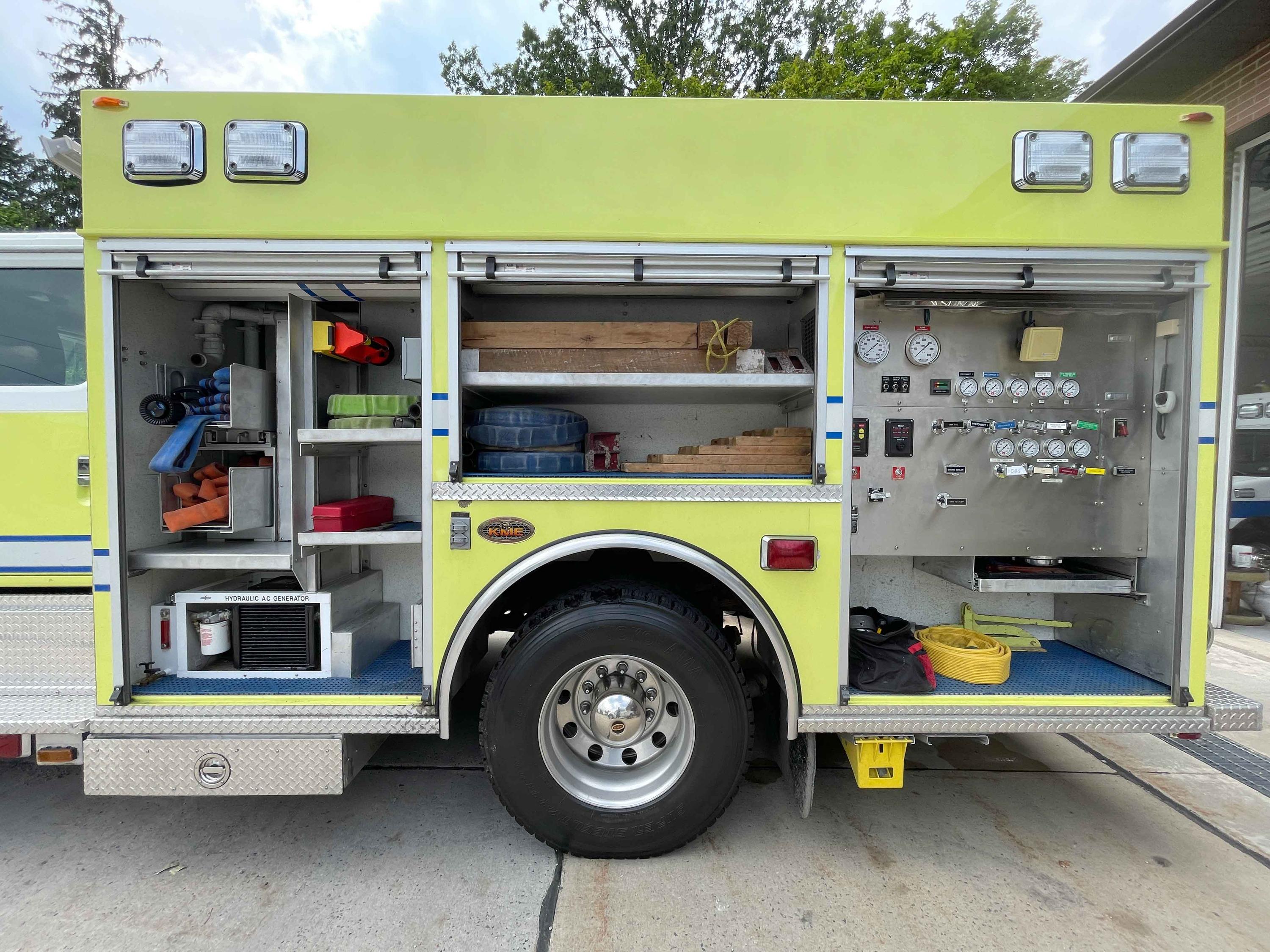2002 KME International Pumper - image 21