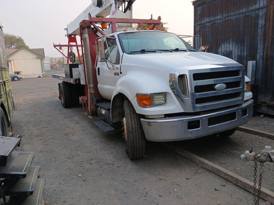 2007 Ford F750 Boom Truck - image 1