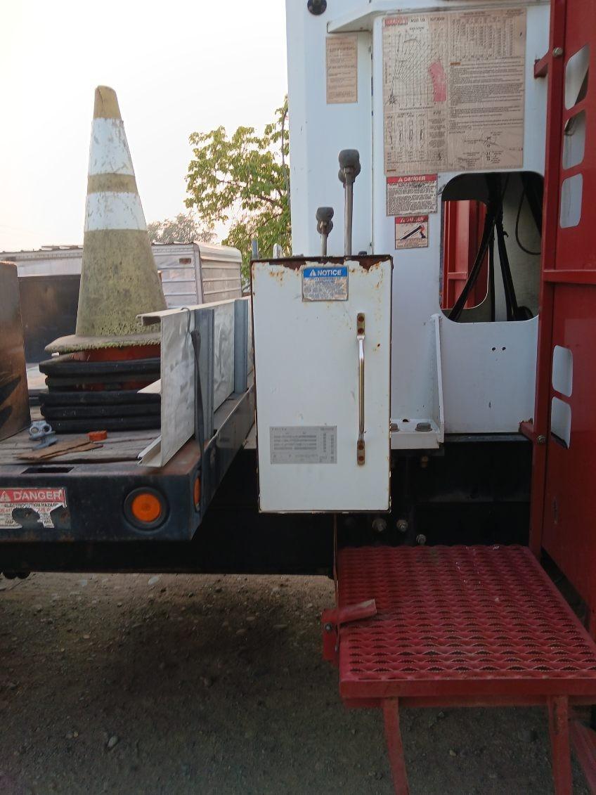 2007 Ford F750 Boom Truck - image 15