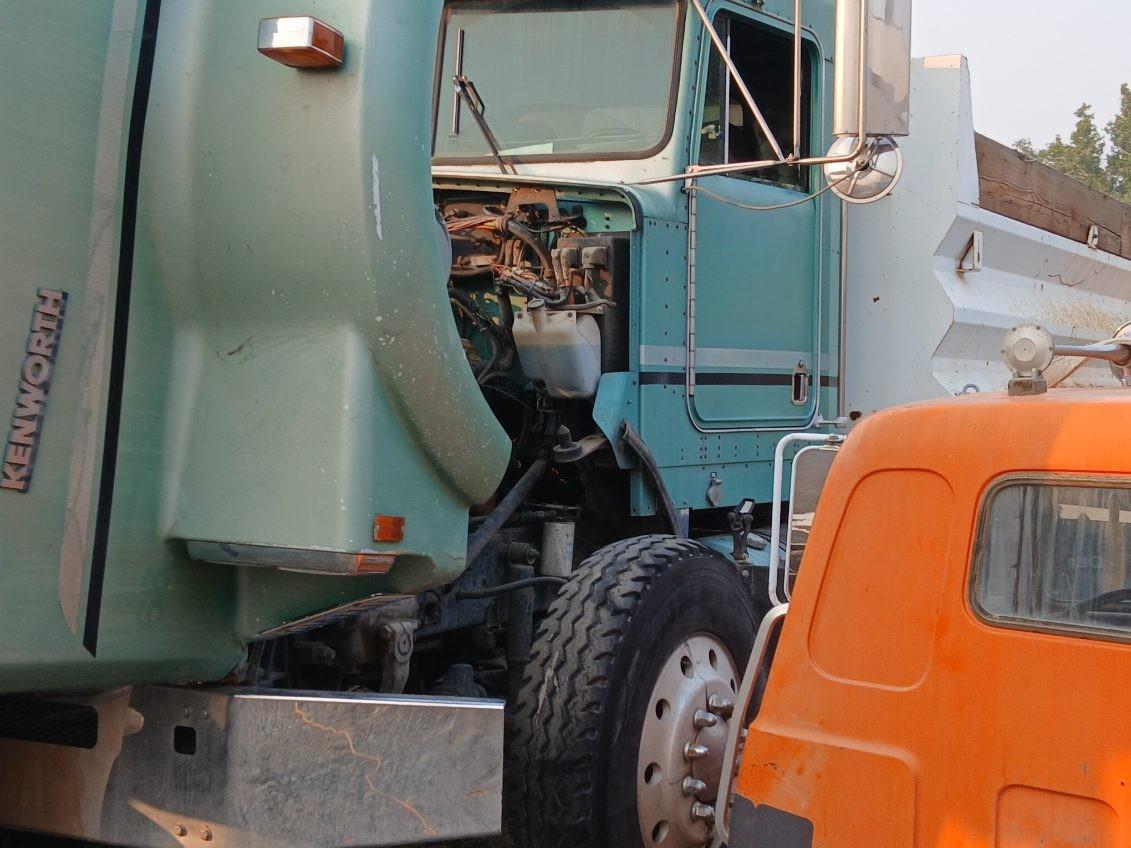 2008 Kenworth Dump Truck - image 4