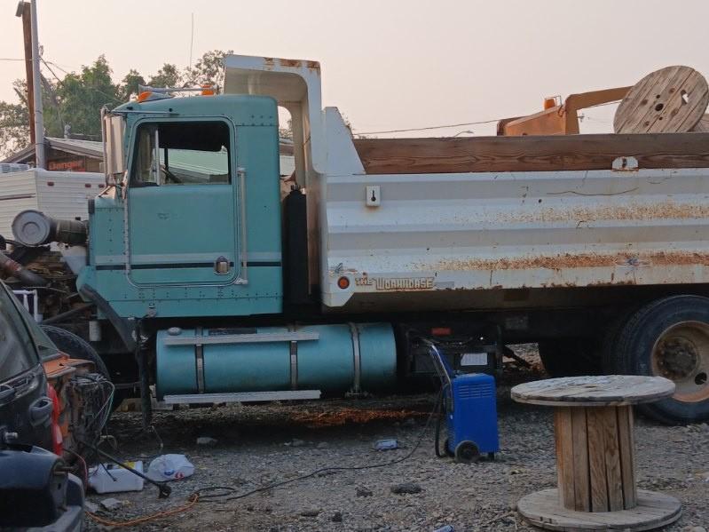 2008 Kenworth Dump Truck - image 2