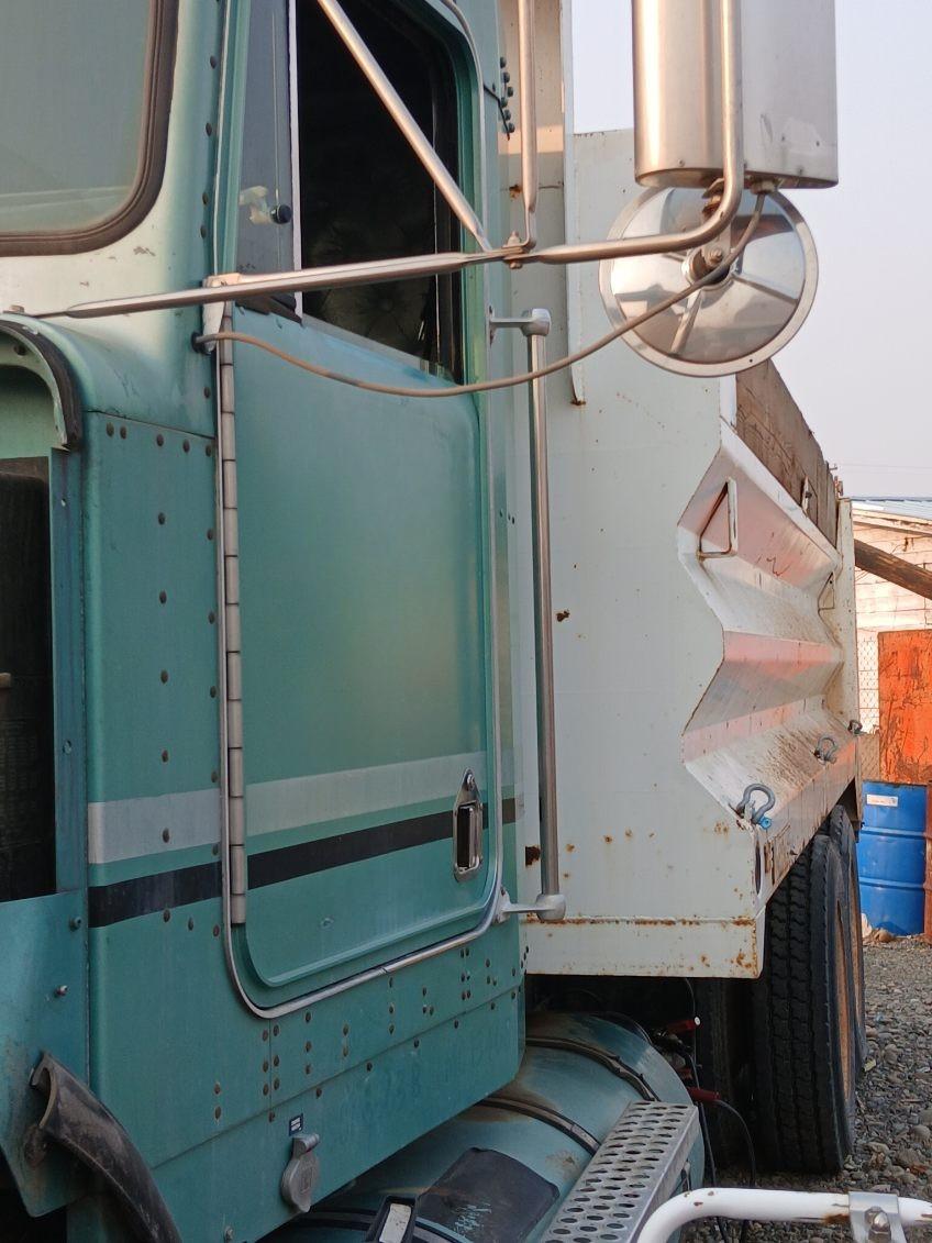 2008 Kenworth Dump Truck - image 3