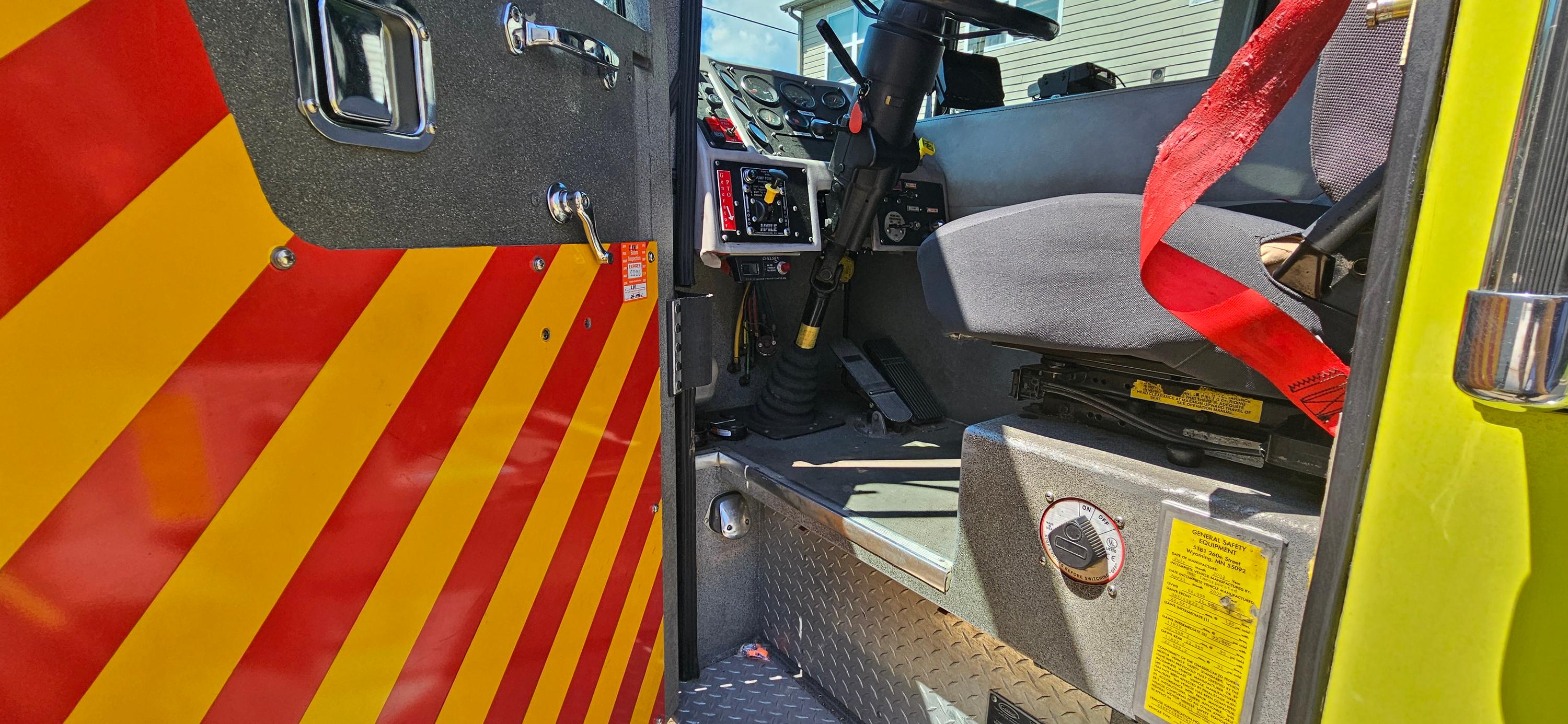 2002 Rosenbauer HME 100' Aerial - image 21