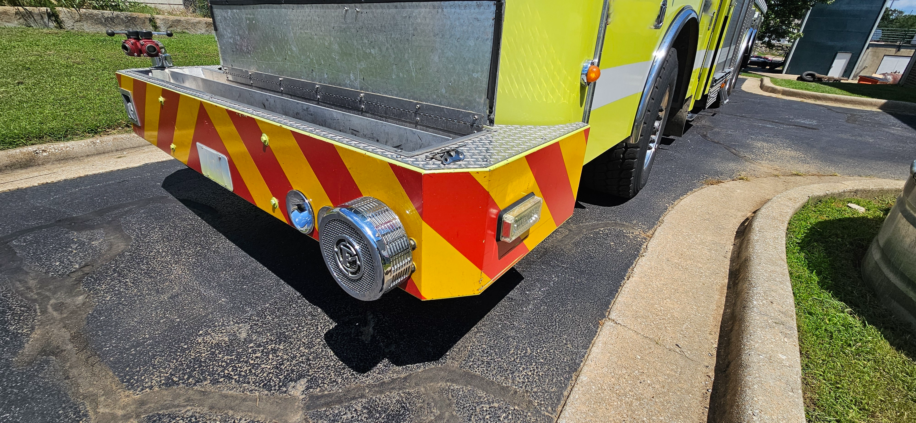 2002 Rosenbauer HME 100' Aerial - image 15