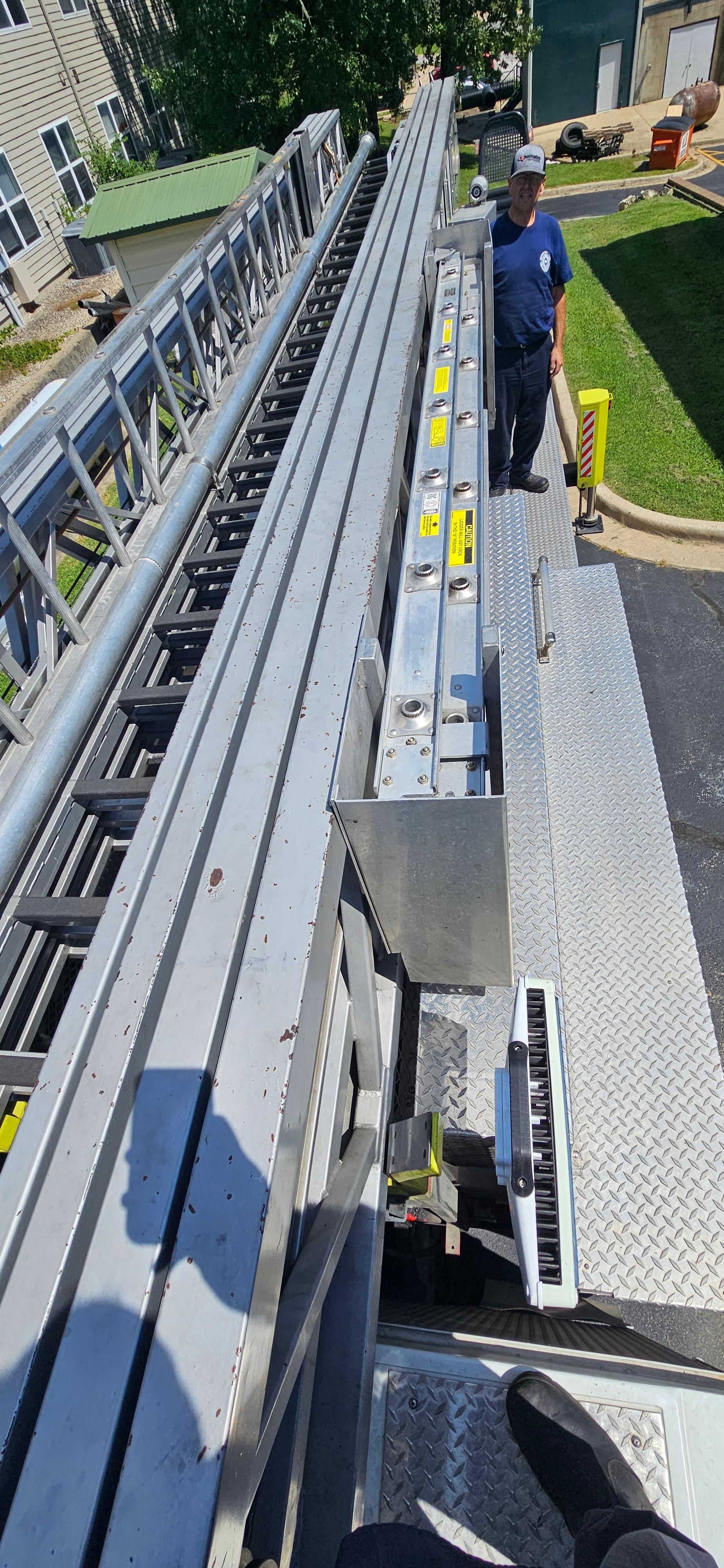 2002 Rosenbauer HME 100' Aerial - image 116
