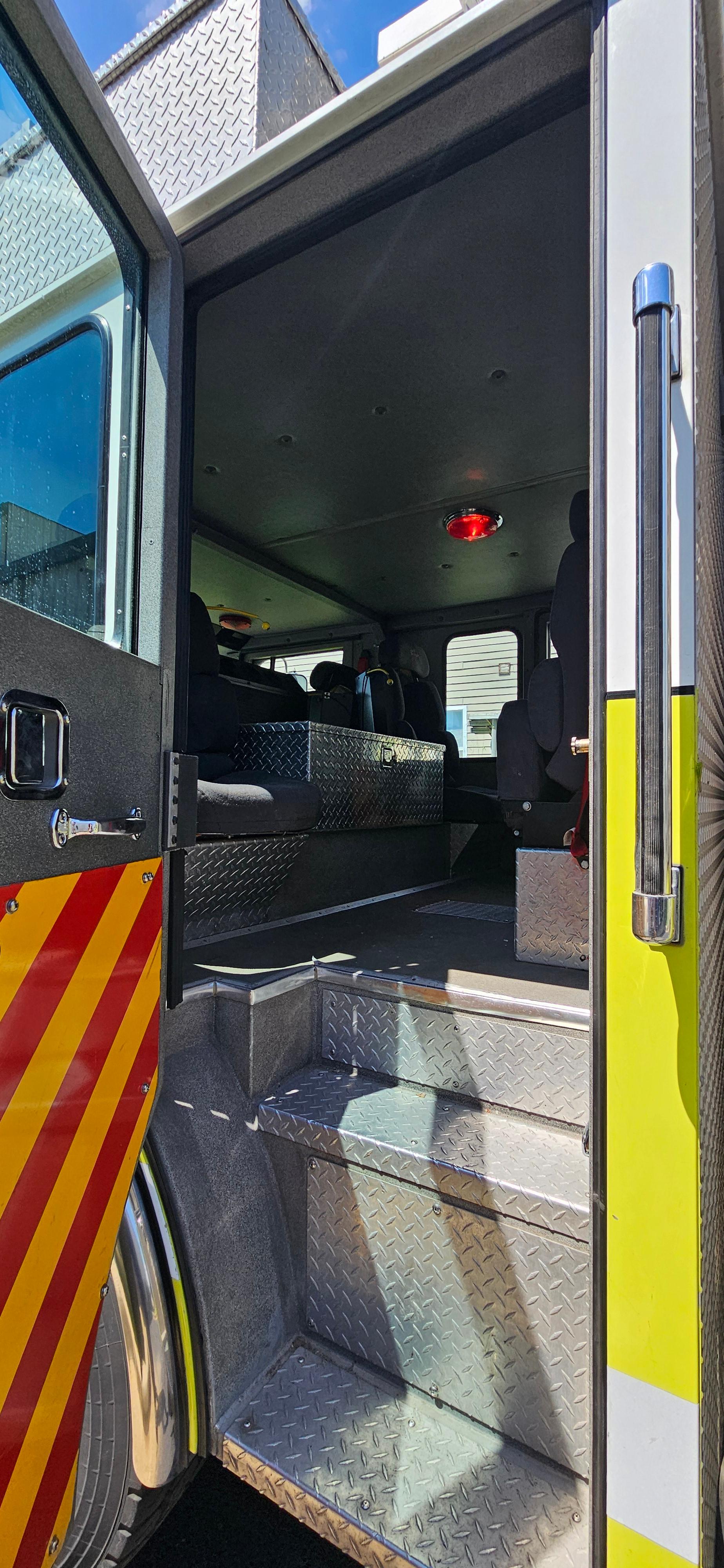 2002 Rosenbauer HME 100' Aerial - image 20
