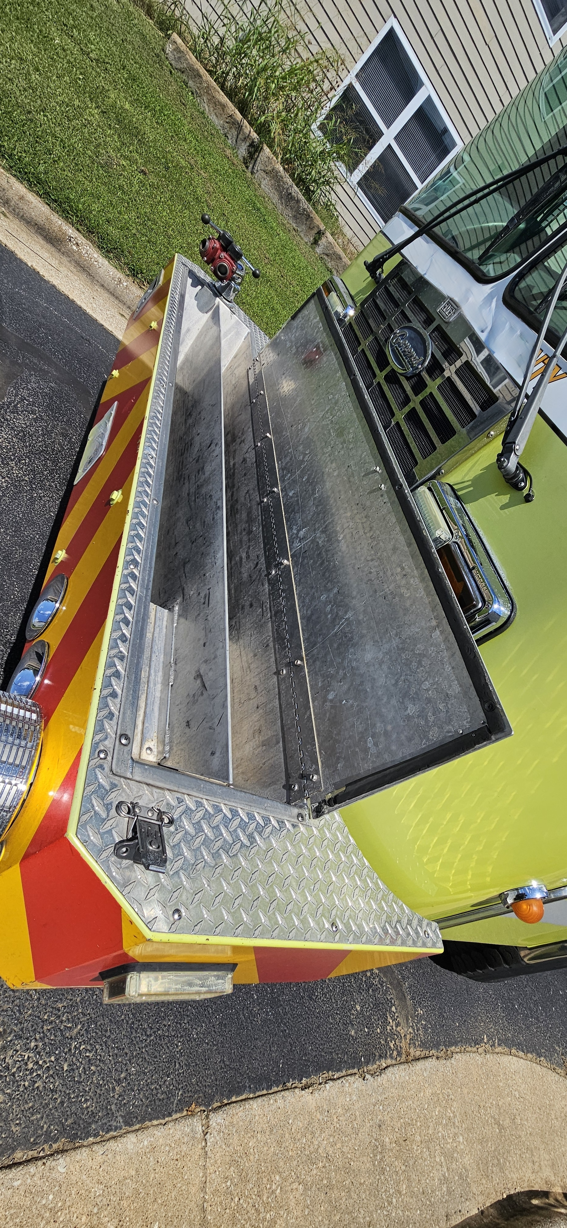 2002 Rosenbauer HME 100' Aerial - image 4