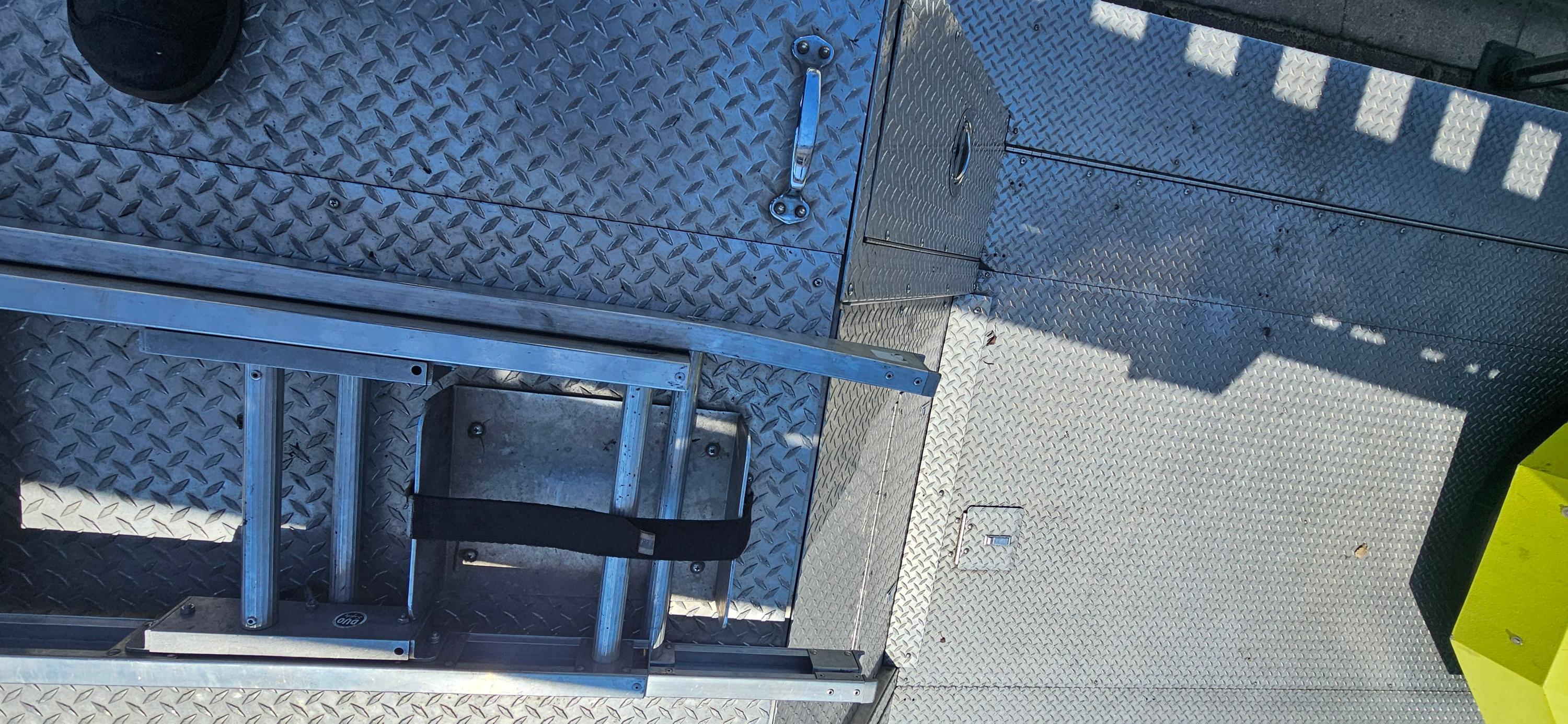 2002 Rosenbauer HME 100' Aerial - image 110