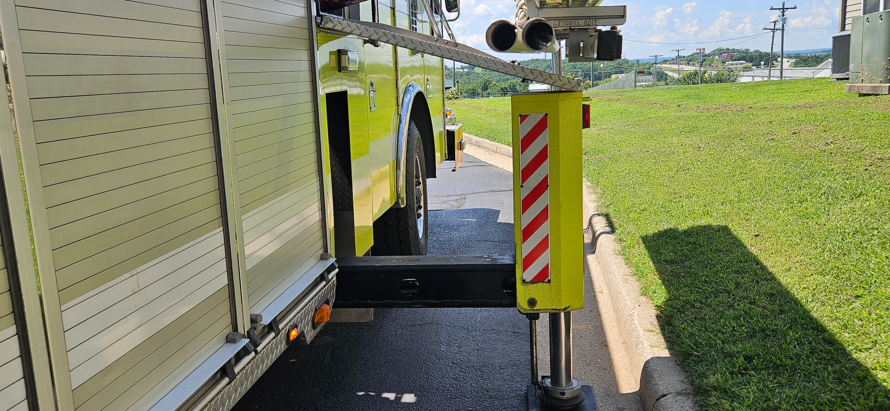 2002 Rosenbauer HME 100' Aerial - image 123