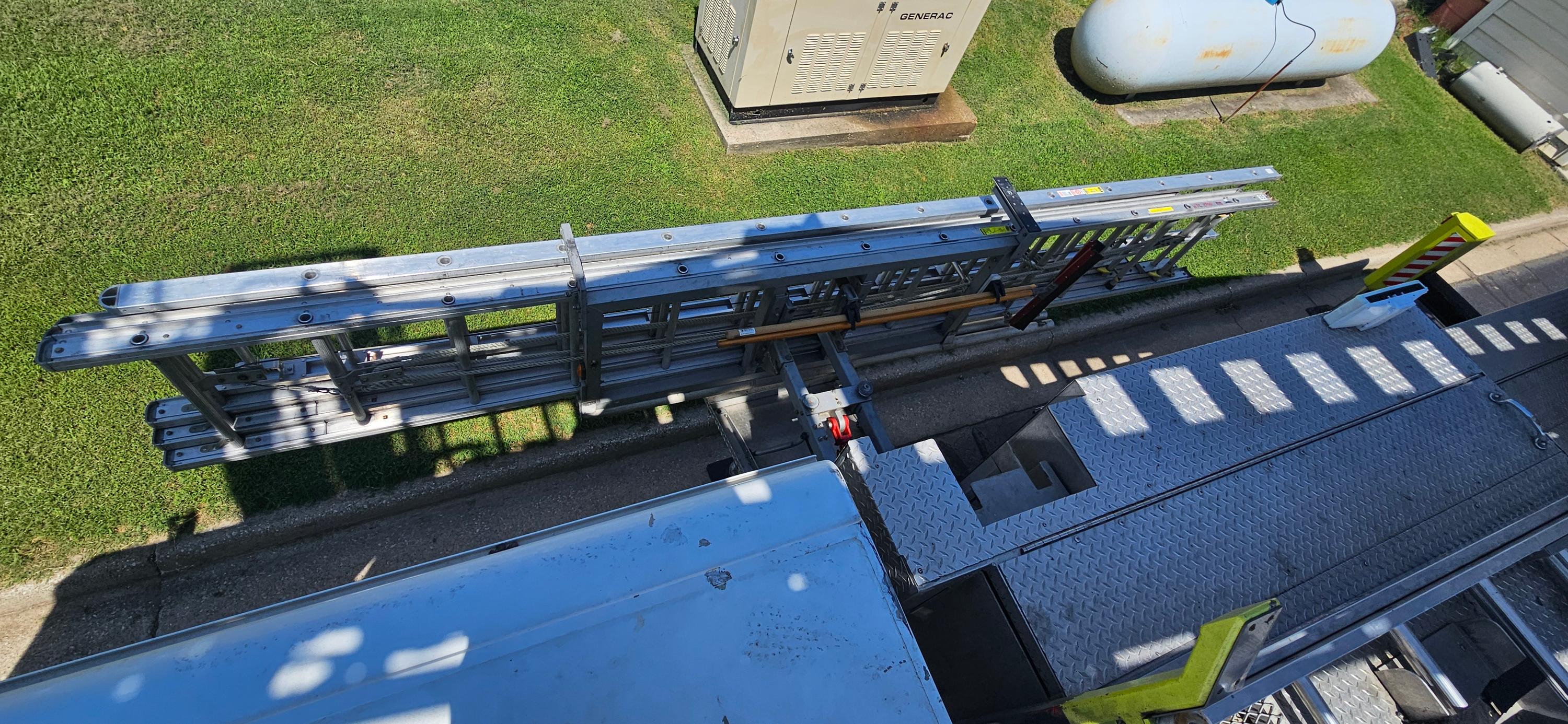 2002 Rosenbauer HME 100' Aerial - image 108