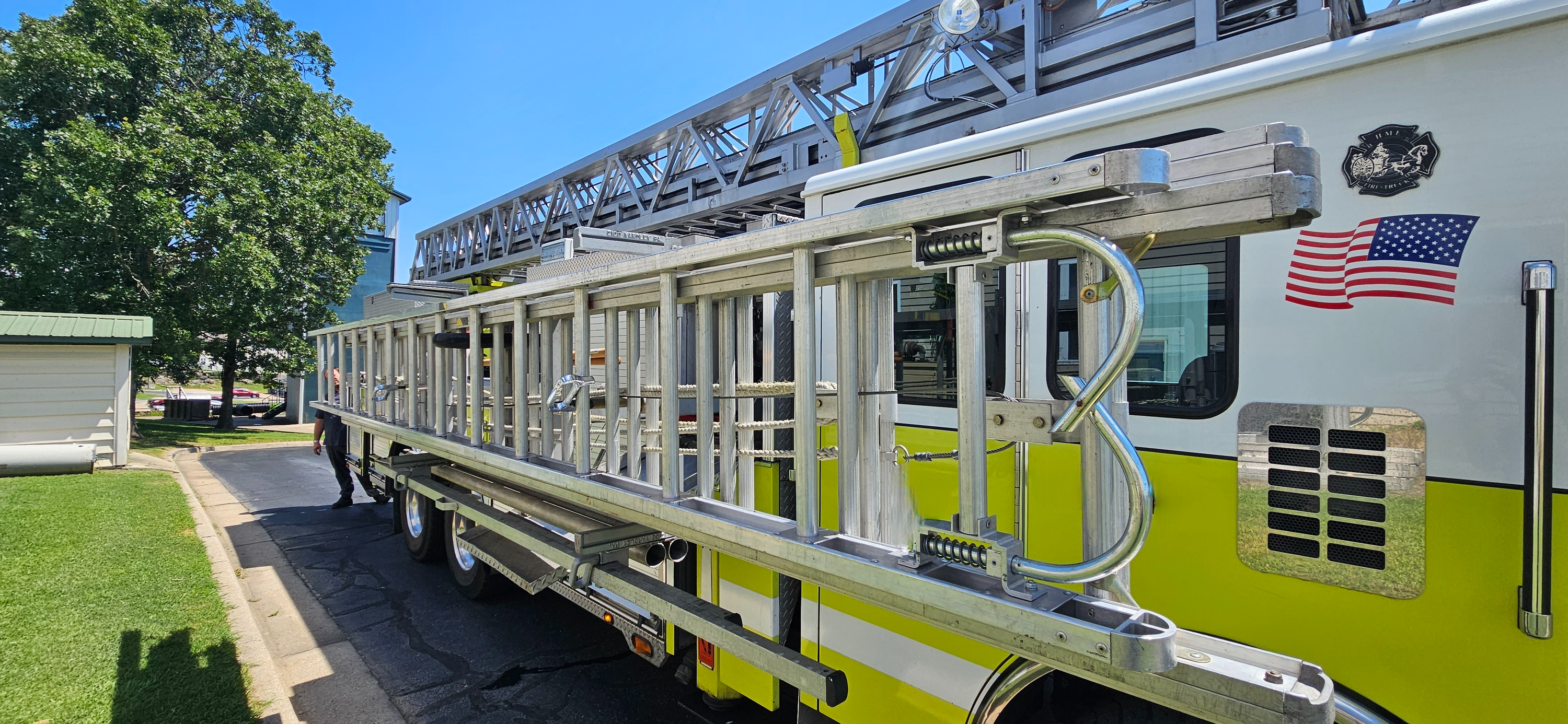 2002 Rosenbauer HME 100' Aerial - image 11