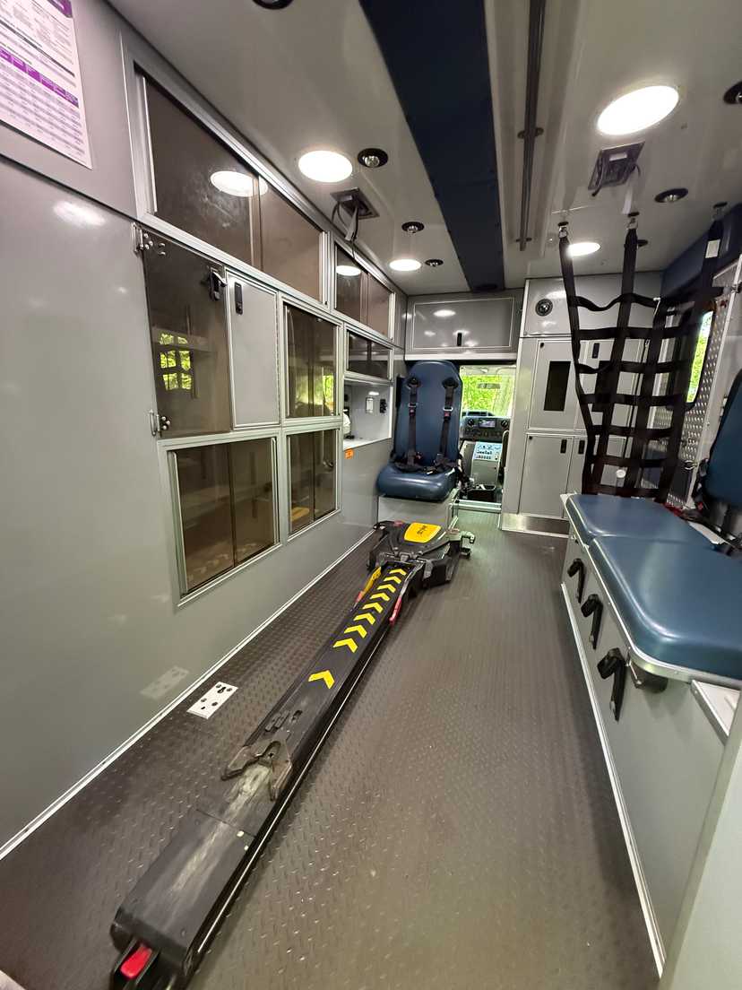 2016 AEV Ford Ambulance — photo 3