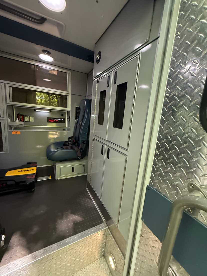 2016 AEV Ford Ambulance — photo 2