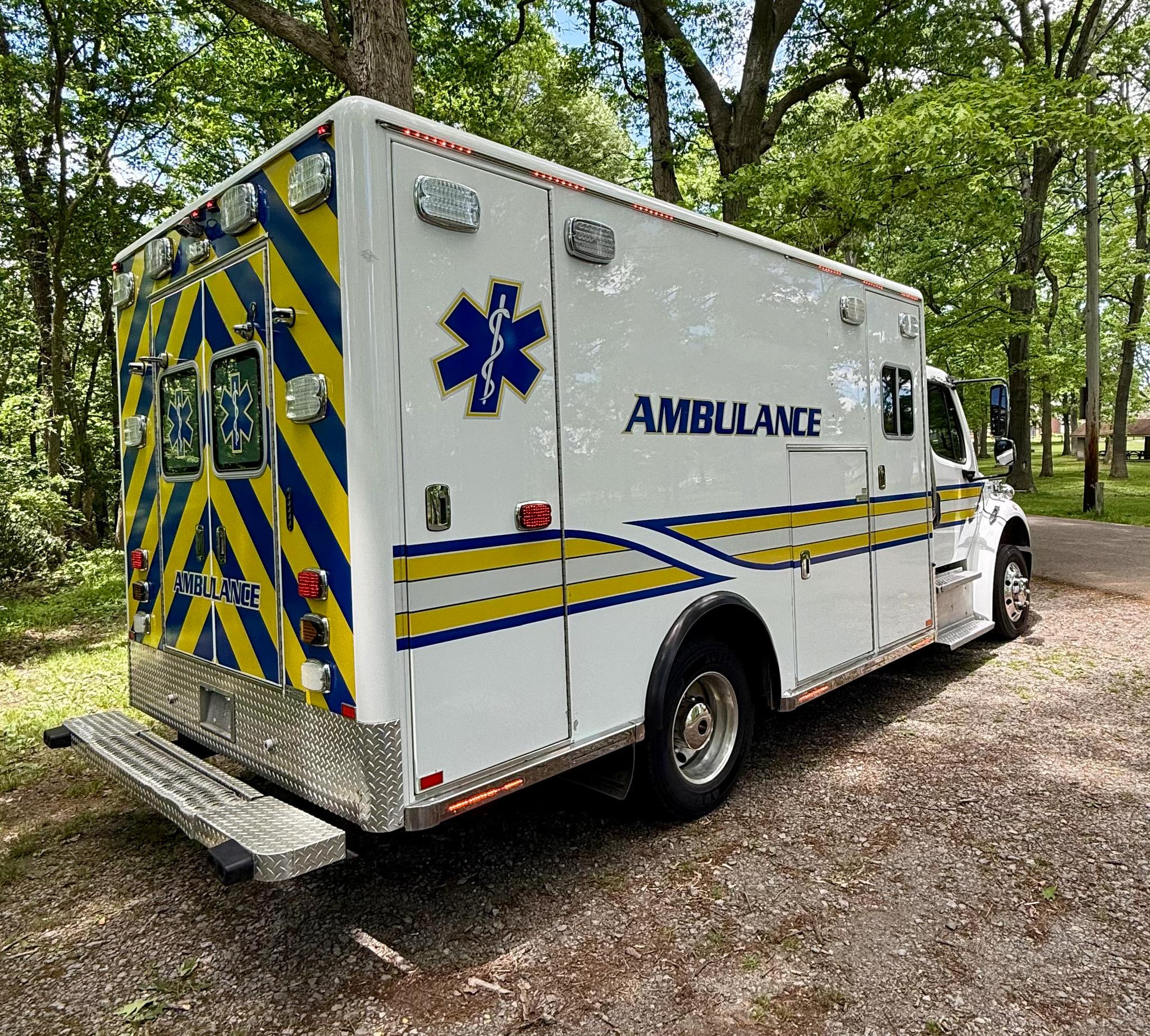 2014 Horton Freightliner Type I Ambulance - image 4