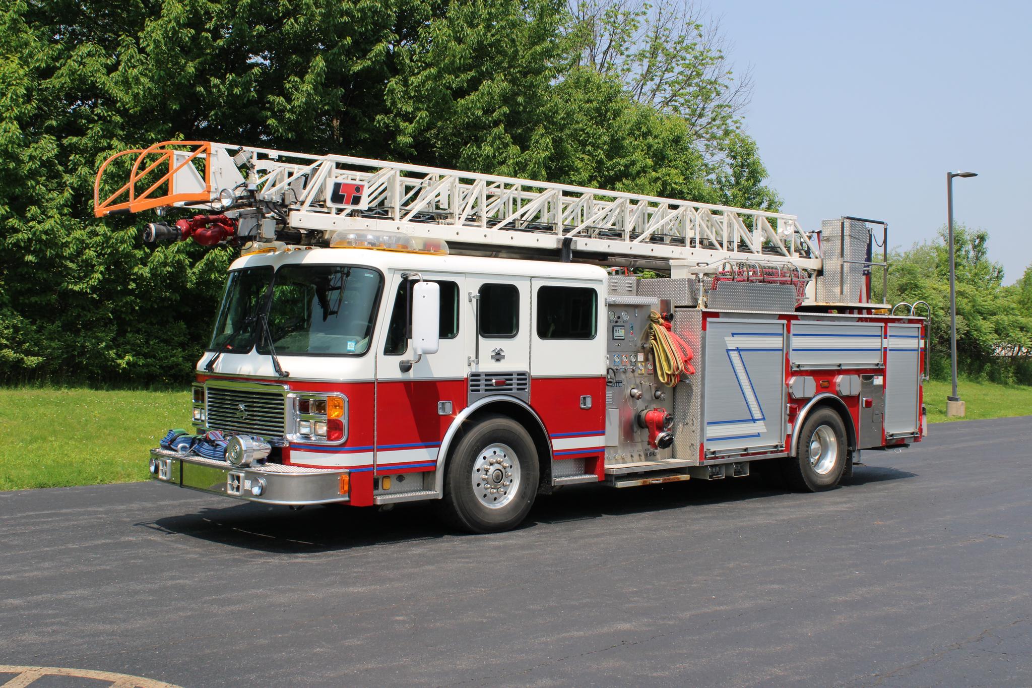 2001 American LaFrance 75ft Quint - image 3