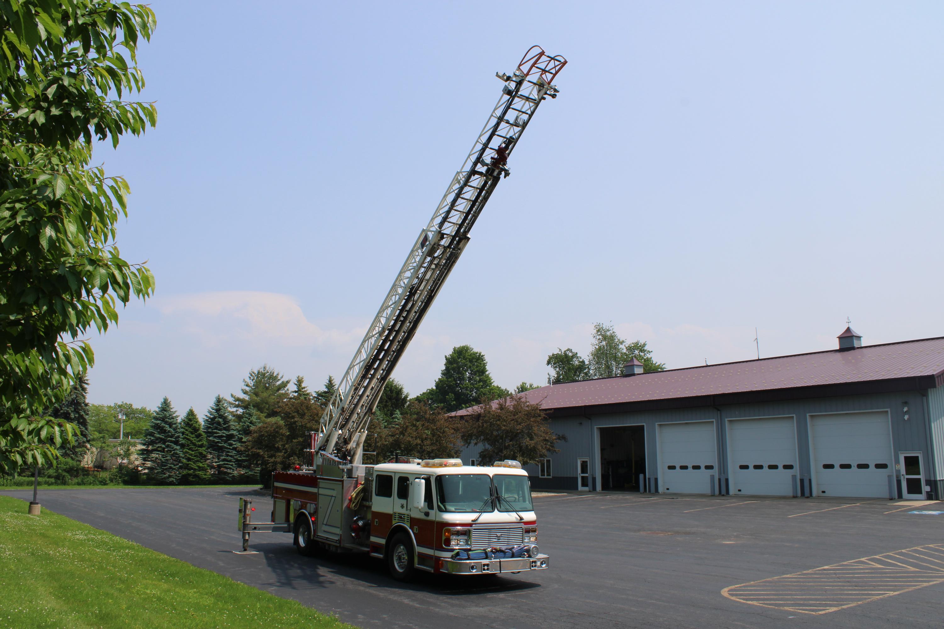 2001 American LaFrance 75ft Quint - image 6