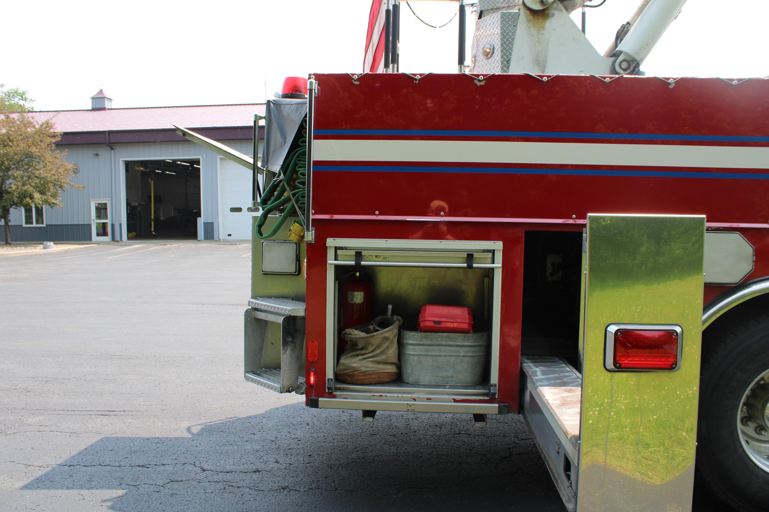 2001 American LaFrance 75ft Quint - image 21