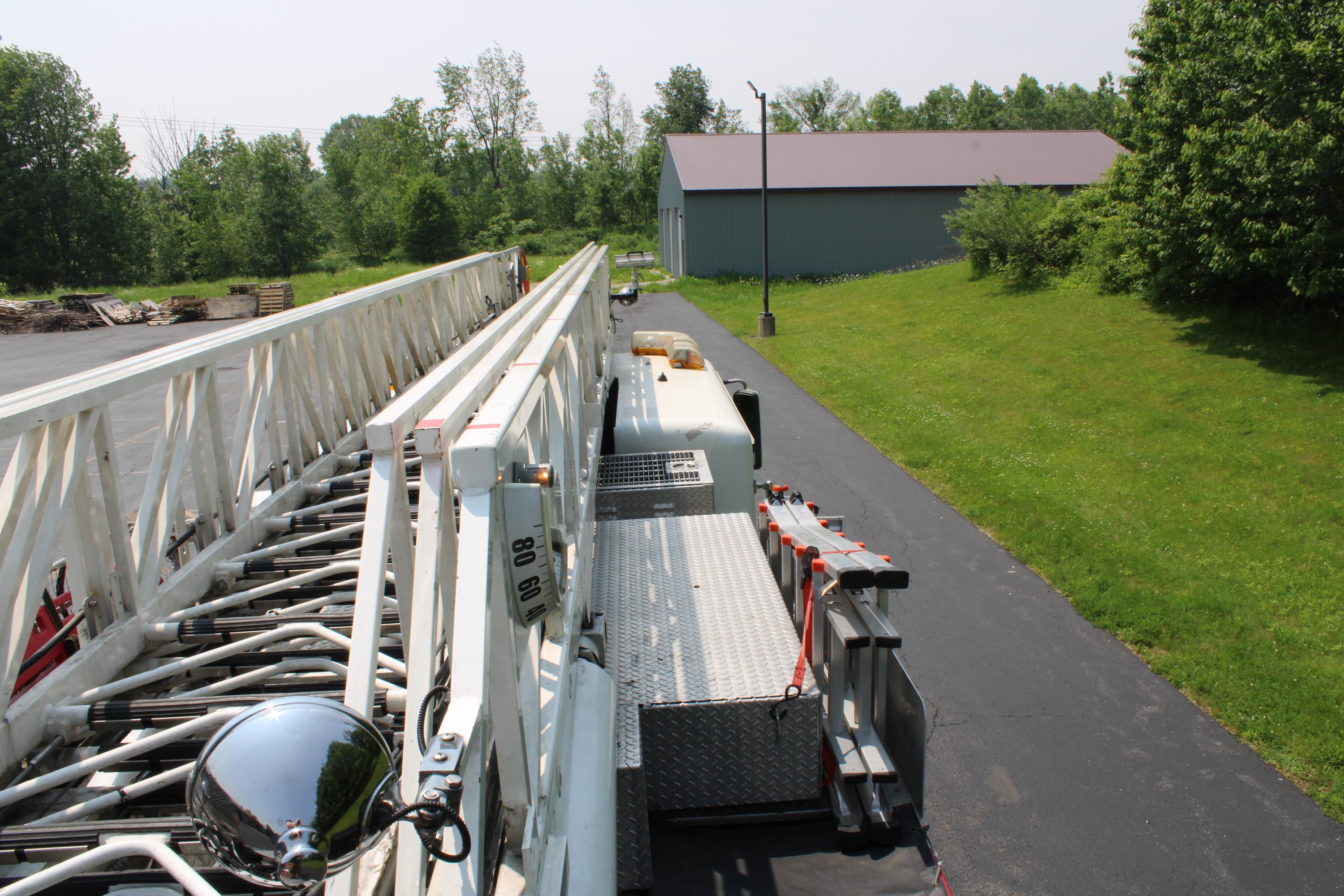 2001 American LaFrance 75ft Quint - image 32