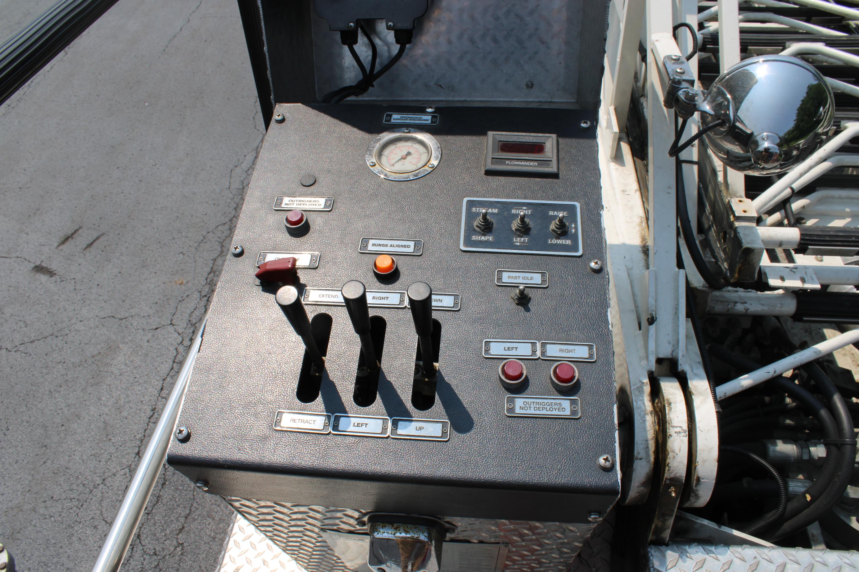 2001 American LaFrance 75ft Quint - image 30
