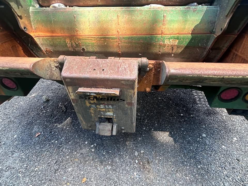 2017 Freightliner McNeilus Rear Loader - image 7