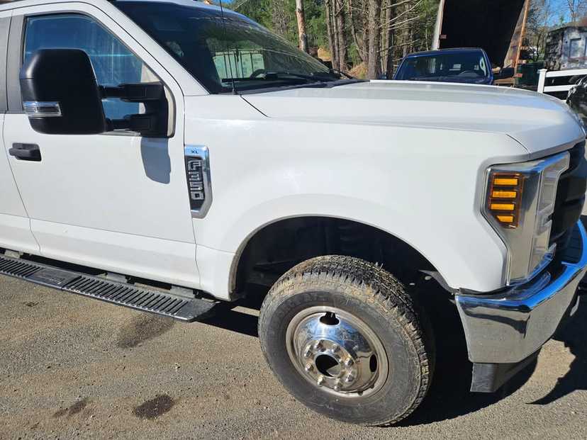 2019 Ford F350 Super Duty Pickup Truck f350 — photo 3