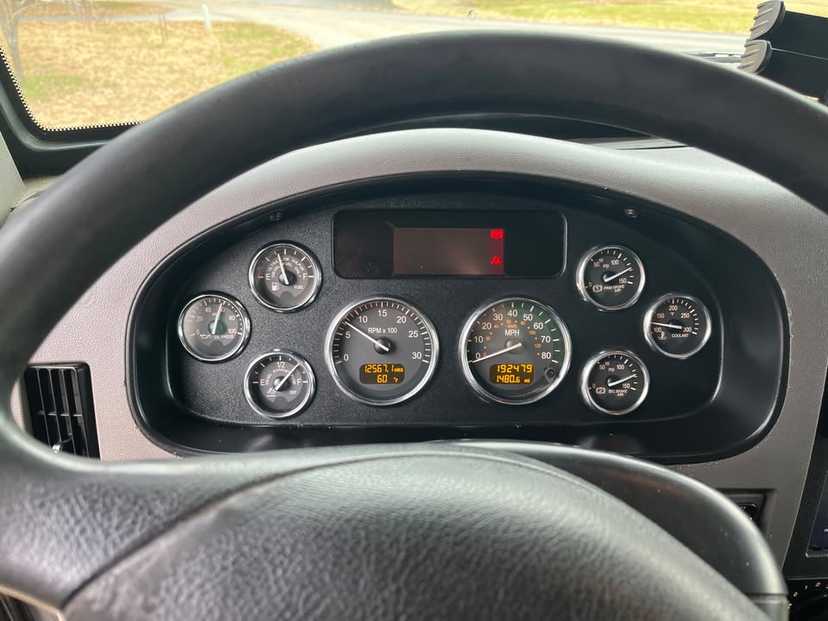 2020 Peterbilt Loadmaster Rear Loader — photo 6