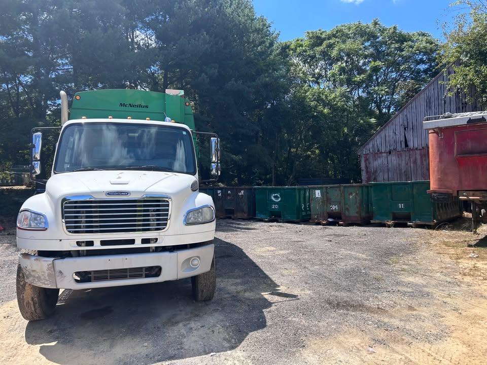 2017 Freightliner McNeilus Rear Loader - image 4
