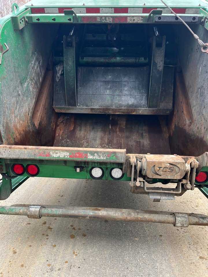2020 Peterbilt Loadmaster Rear Loader — photo 4