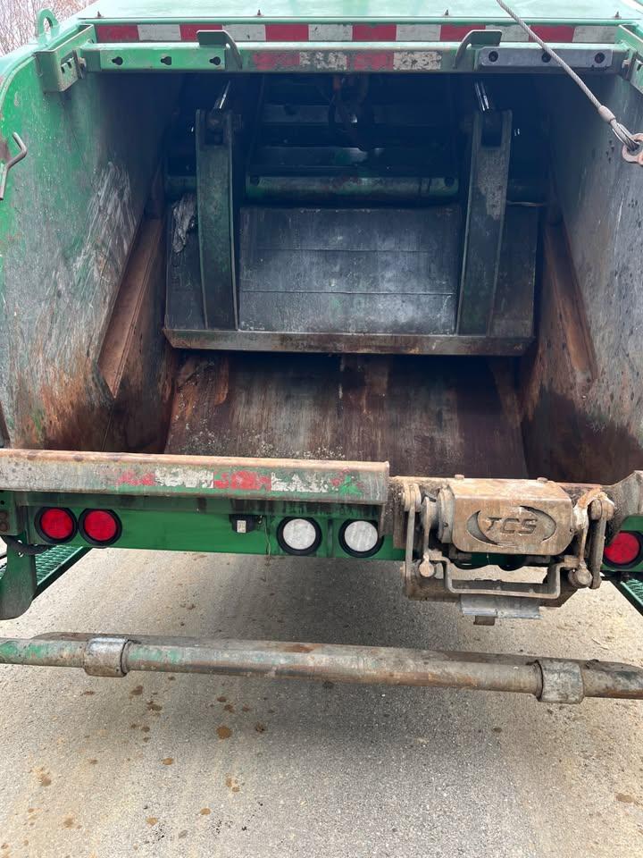 2020 Peterbilt Loadmaster Rear Loader - image 4