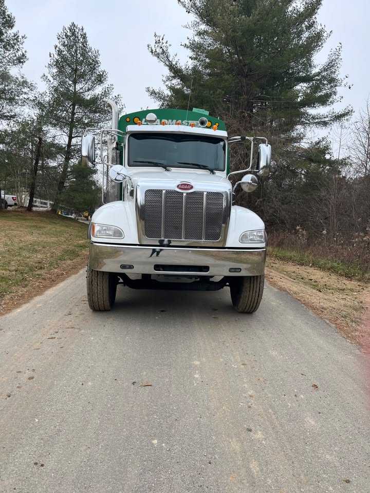 2020 Peterbilt Loadmaster Rear Loader — photo 2