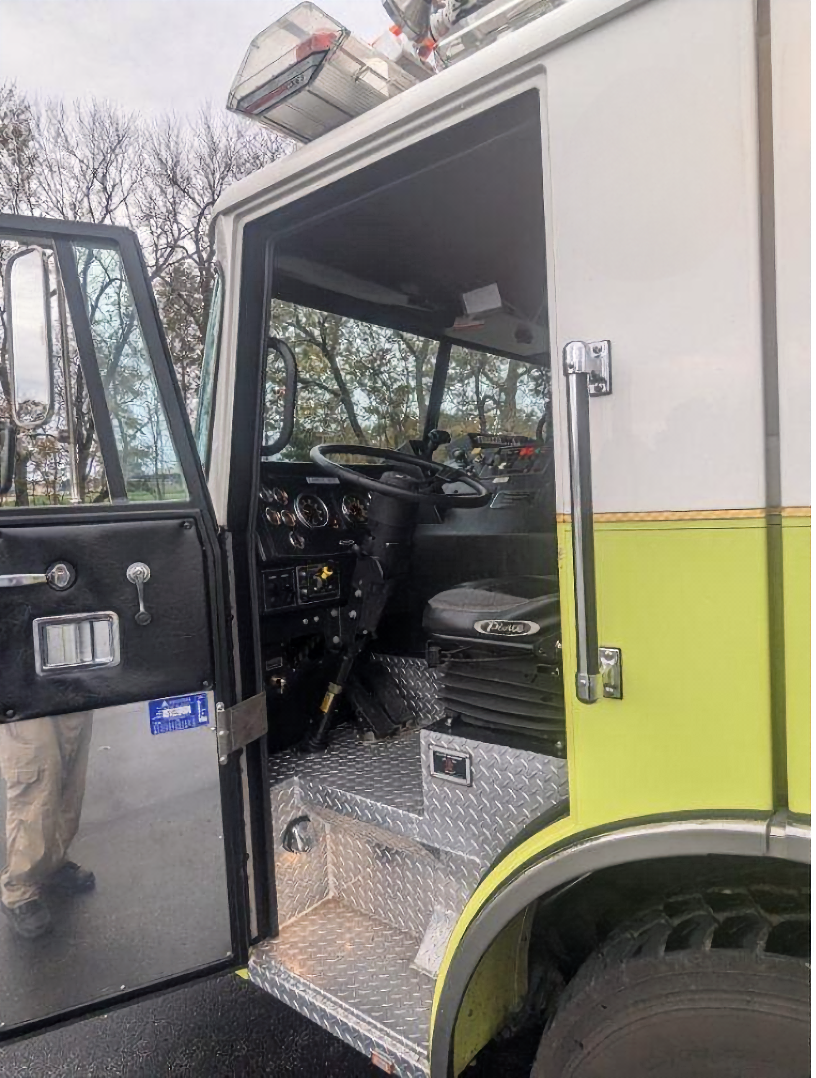 1998 Pierce 75' Quint - image 10