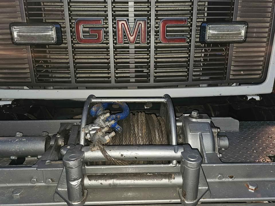 1991 GMC Topkick Tanker, 4x4, Pump & Roll - image 8