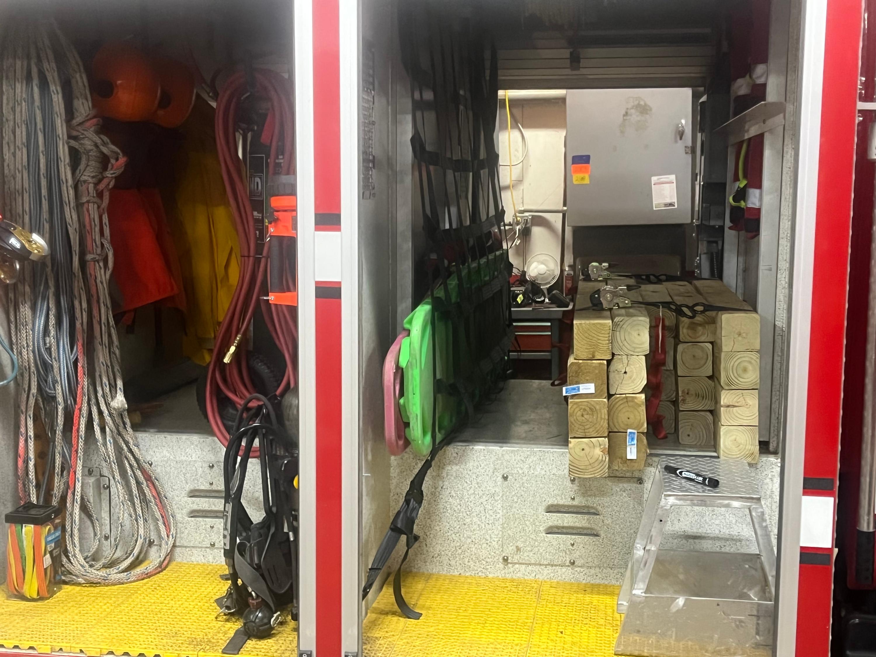 2005 GMC C5500 Rescue - image 17