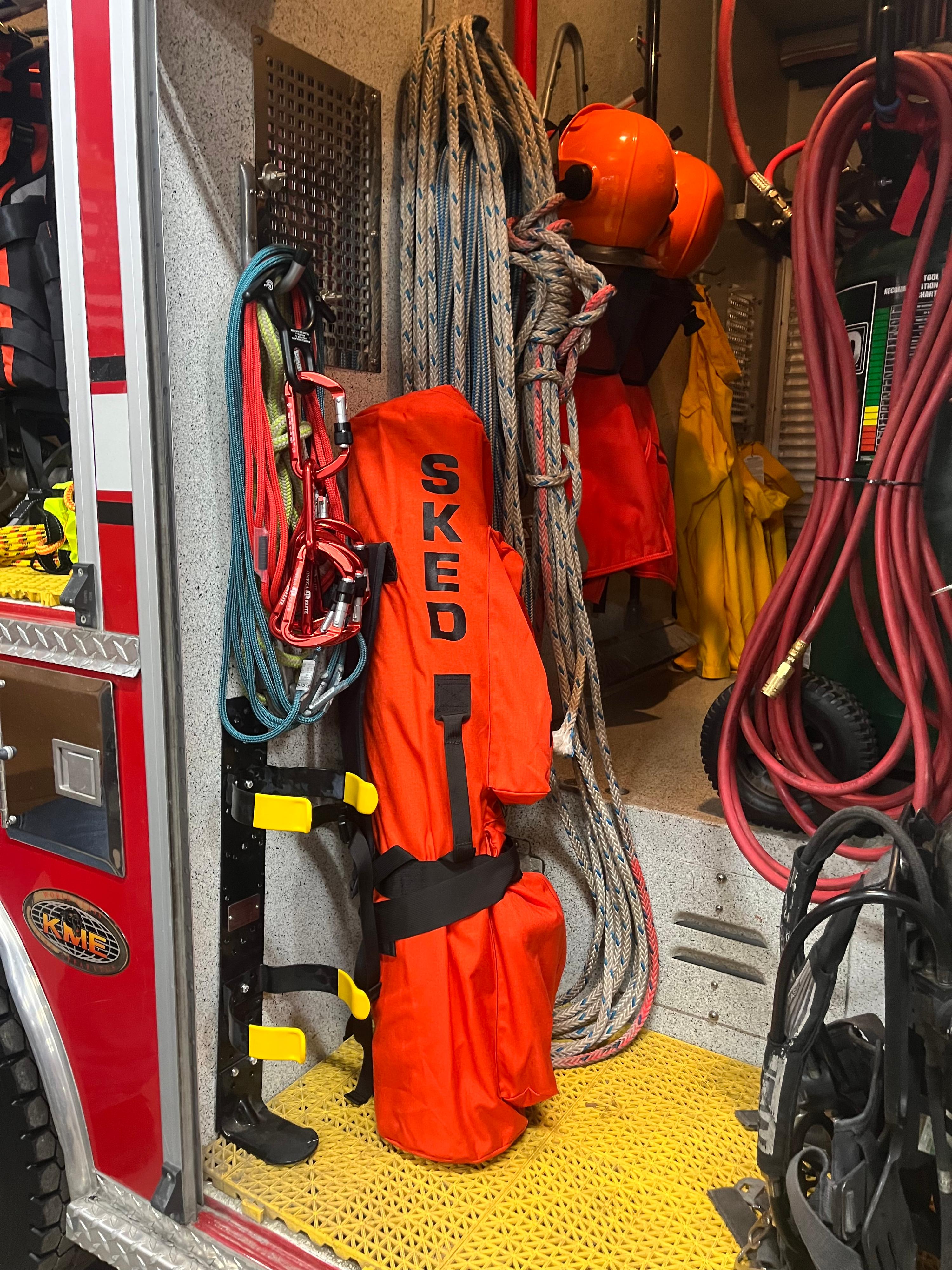 2005 GMC C5500 Rescue - image 12