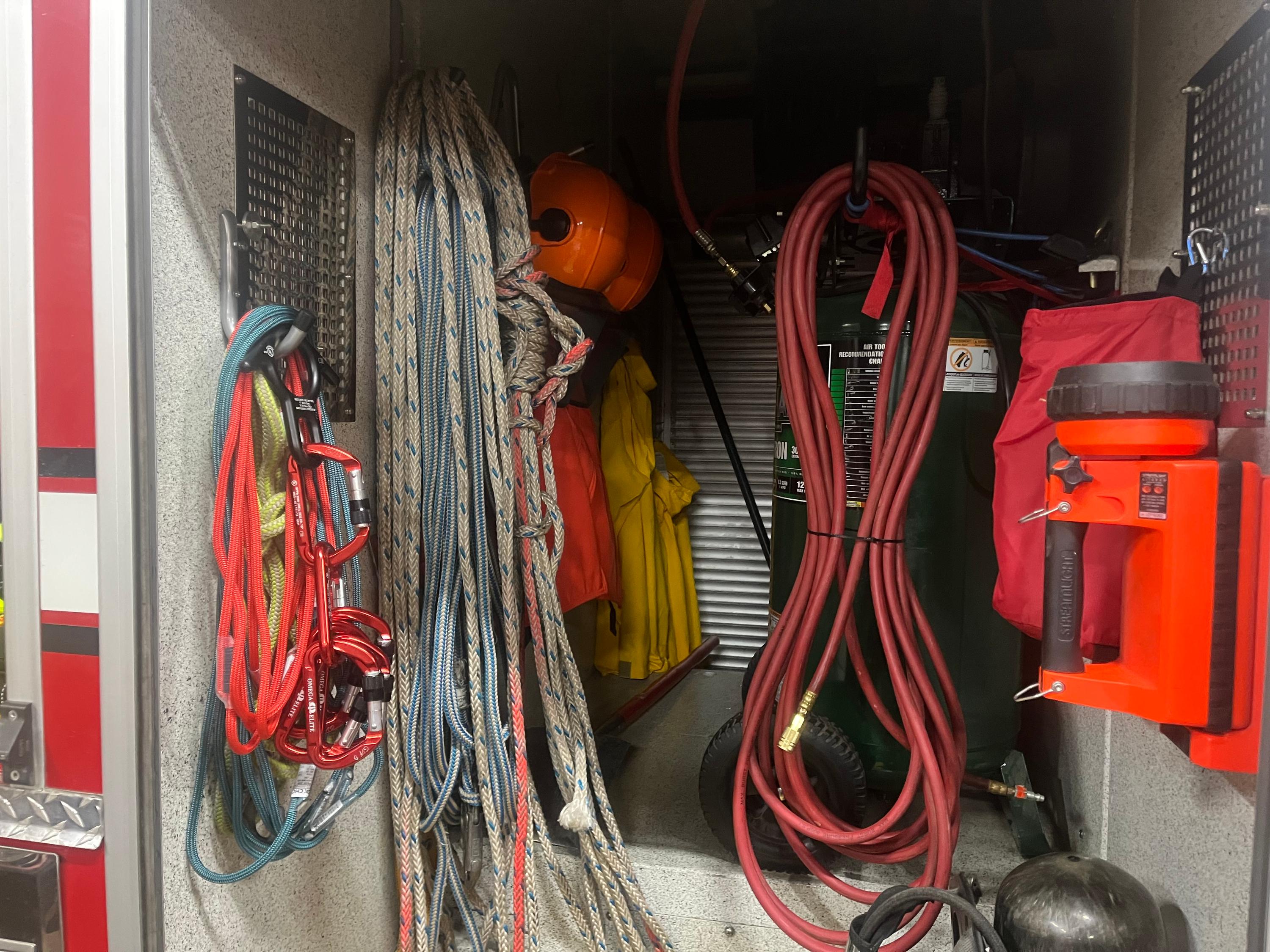 2005 GMC C5500 Rescue - image 16