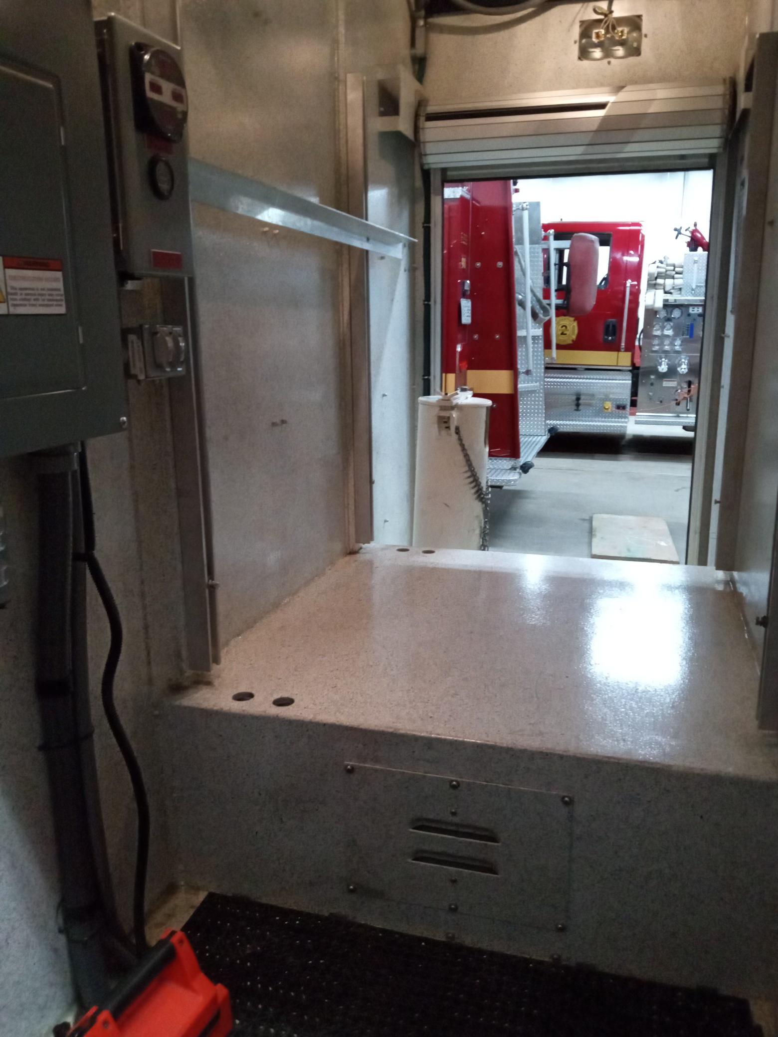 2005 GMC C5500 Rescue - image 6