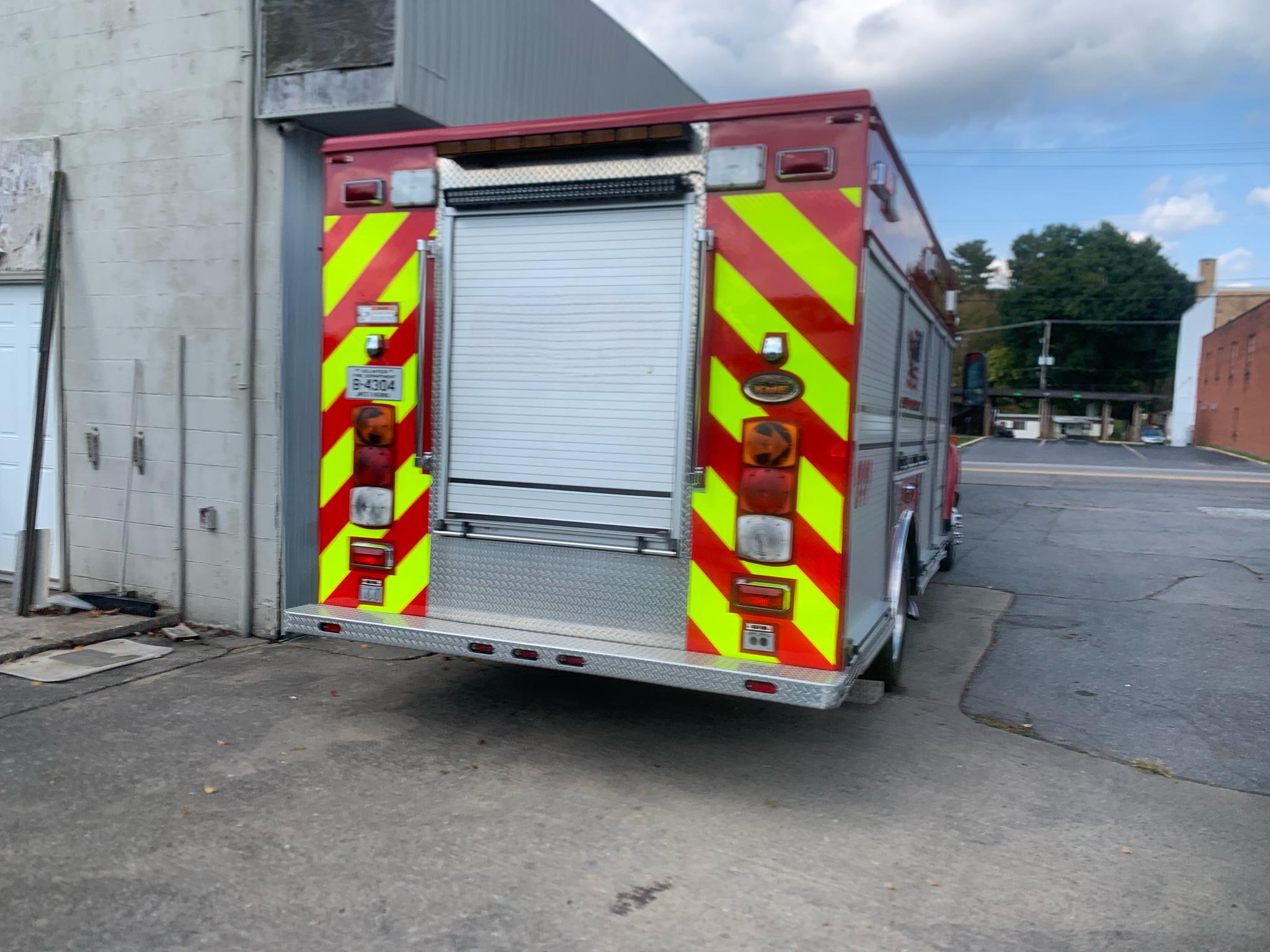 2005 GMC C5500 Rescue - image 3