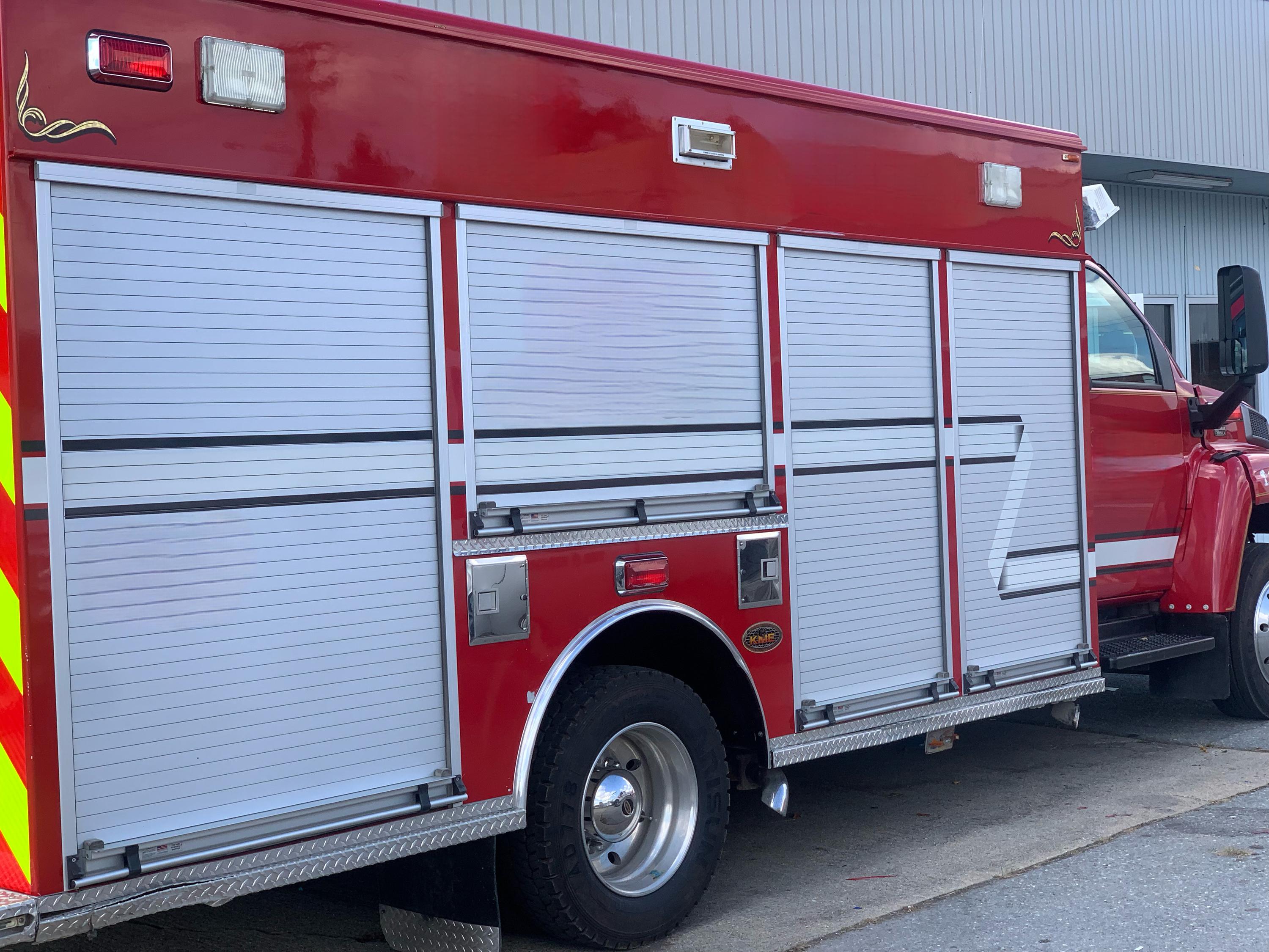 2005 GMC C5500 Rescue - image 2