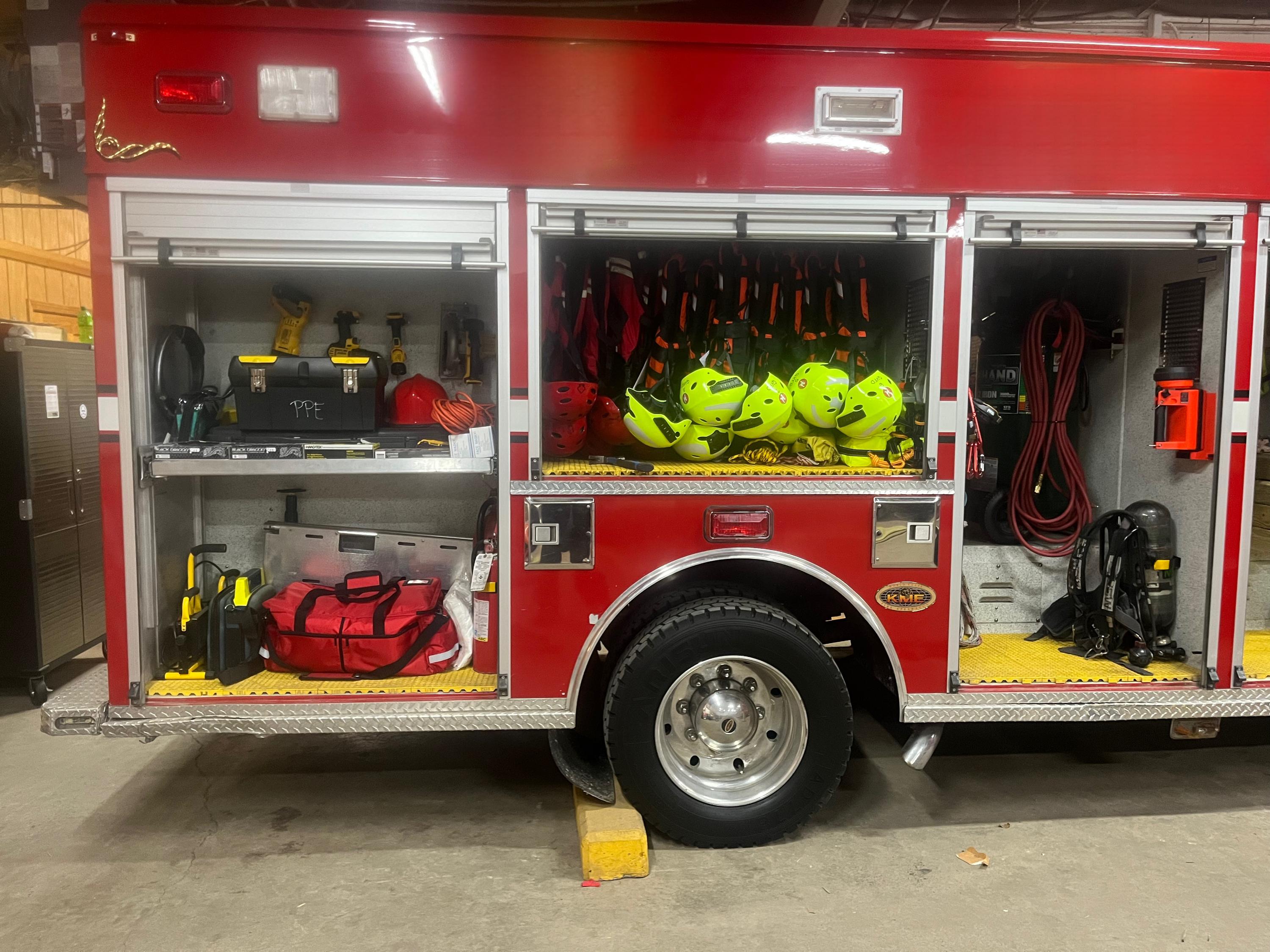 2005 GMC C5500 Rescue - image 13