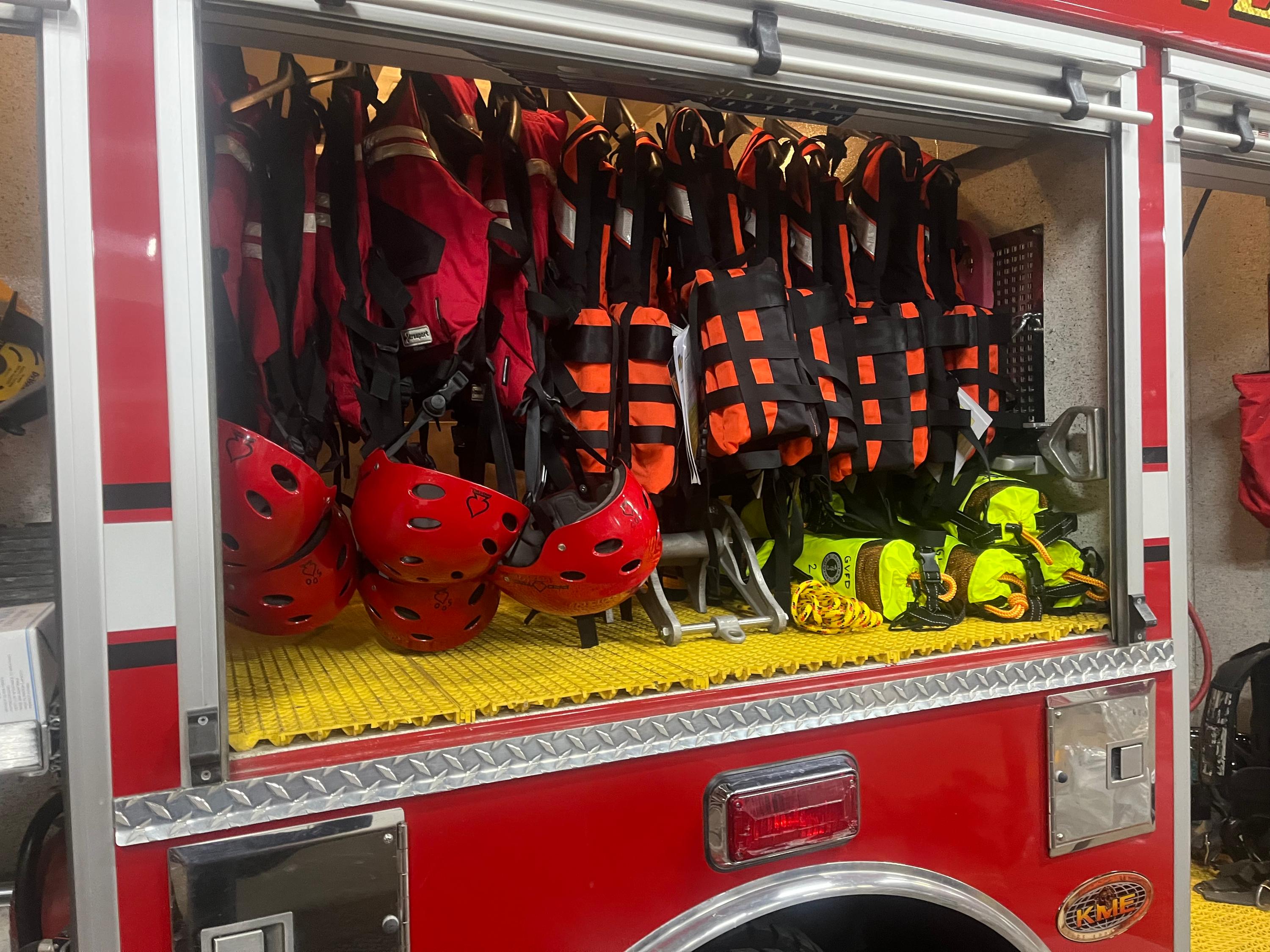2005 GMC C5500 Rescue - image 8