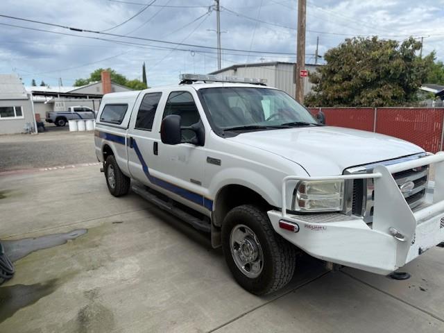 2005 Ford f250 4x4 Command Truck - image 2