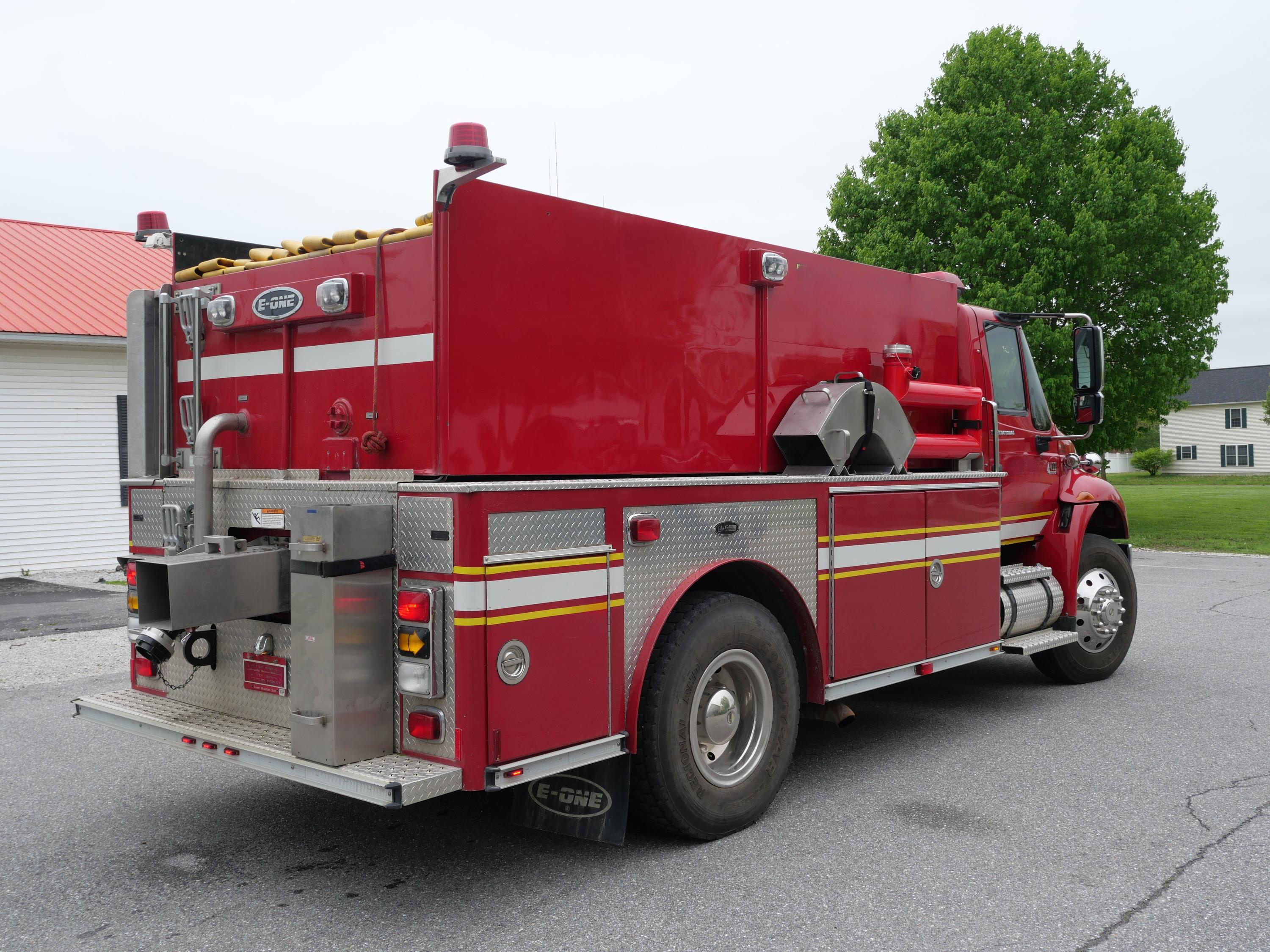 2006 E-One International 2100 Gallon Tanker - image 5