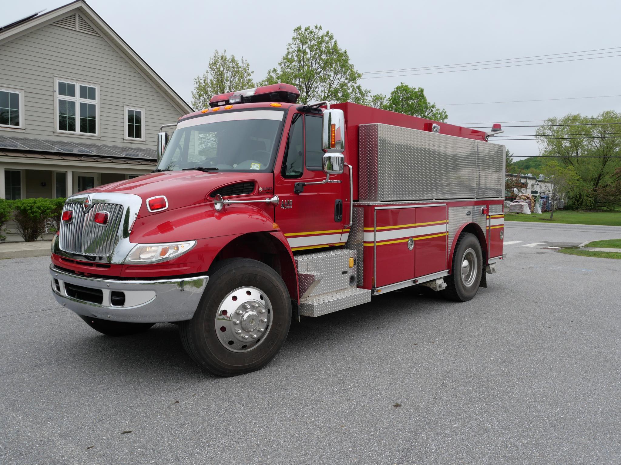 2006 E-One International 2100 Gallon Tanker - image 1
