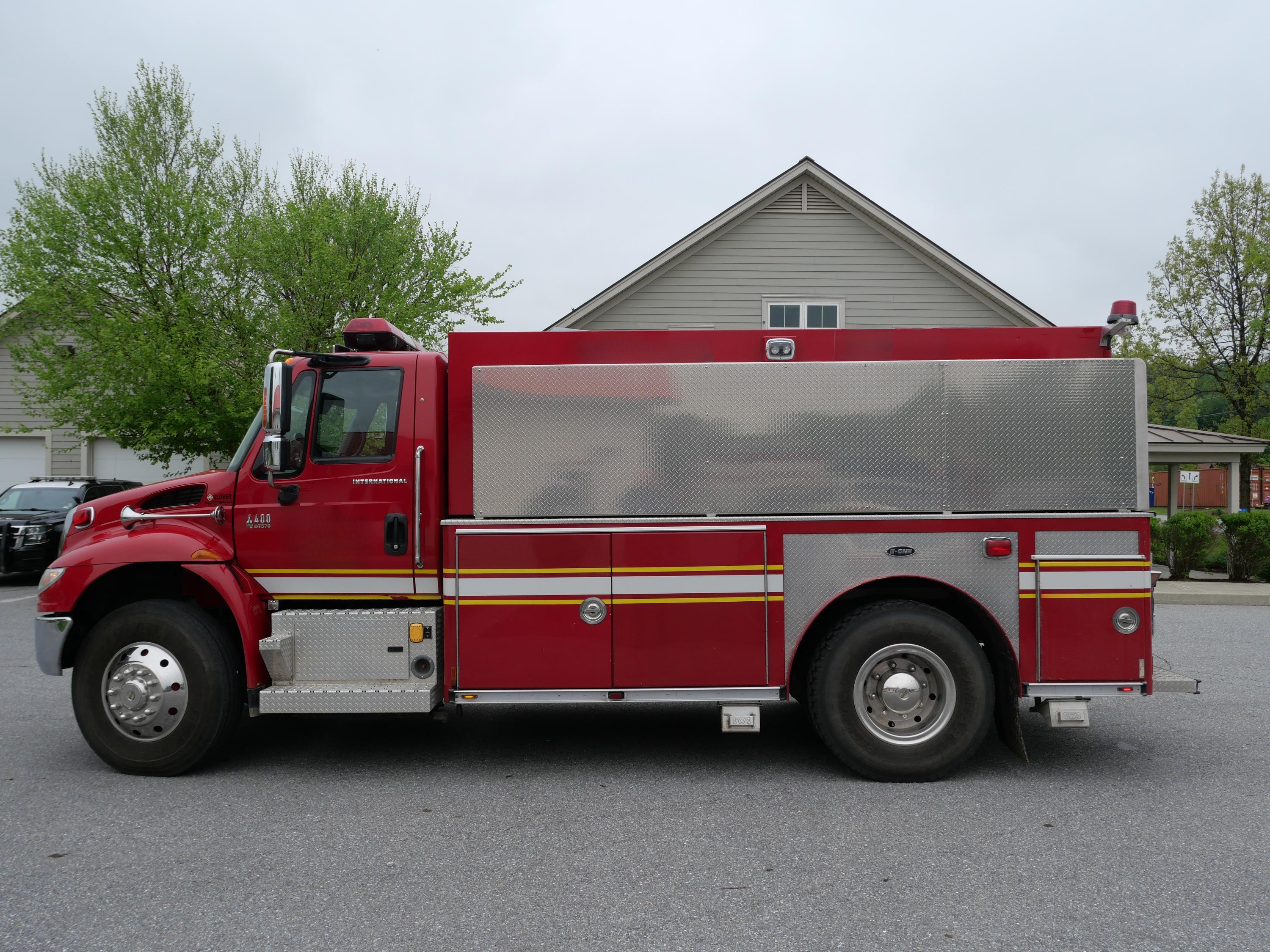 2006 E-One International 2100 Gallon Tanker - image 2