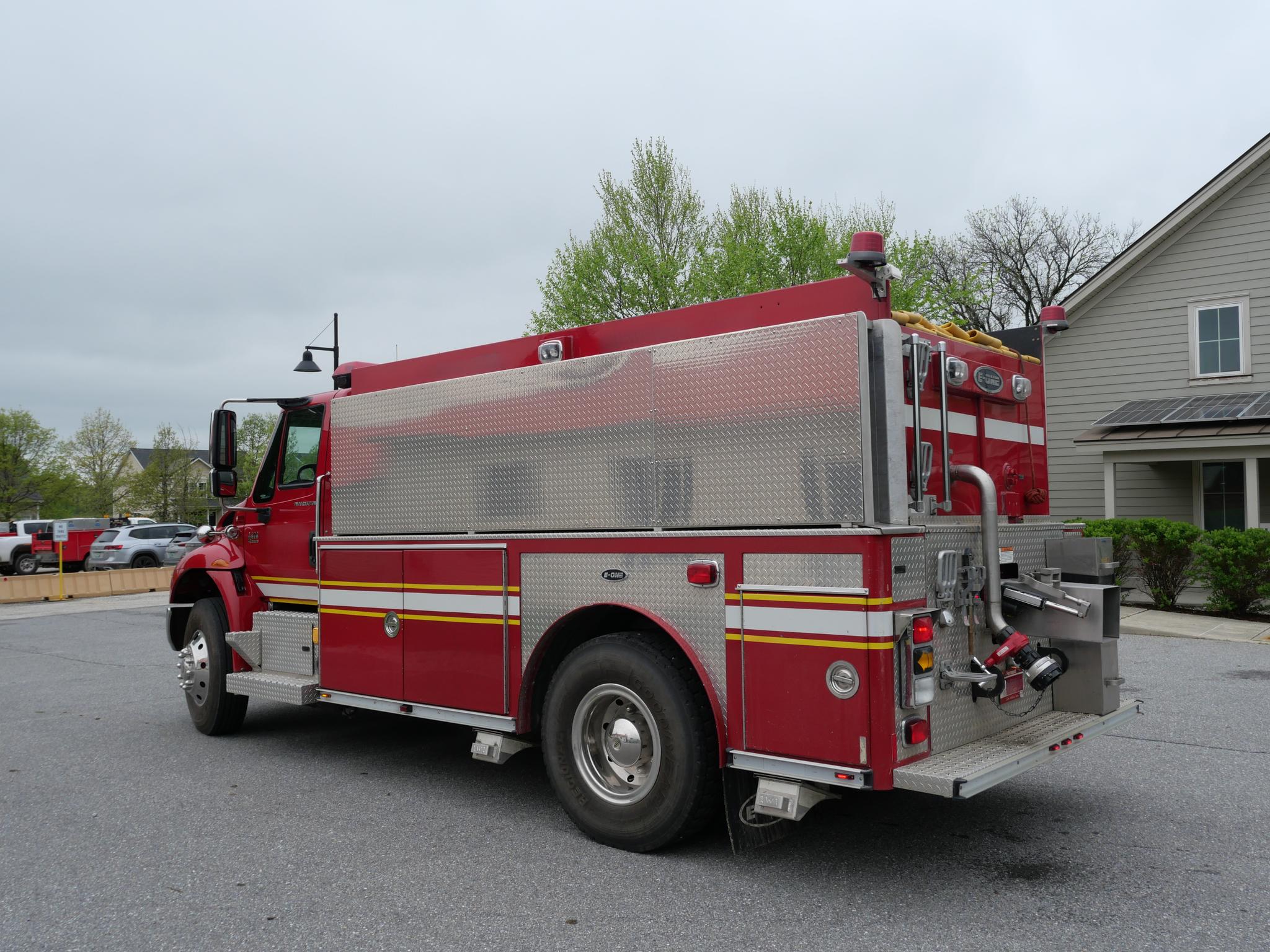 2006 E-One International 2100 Gallon Tanker - image 3