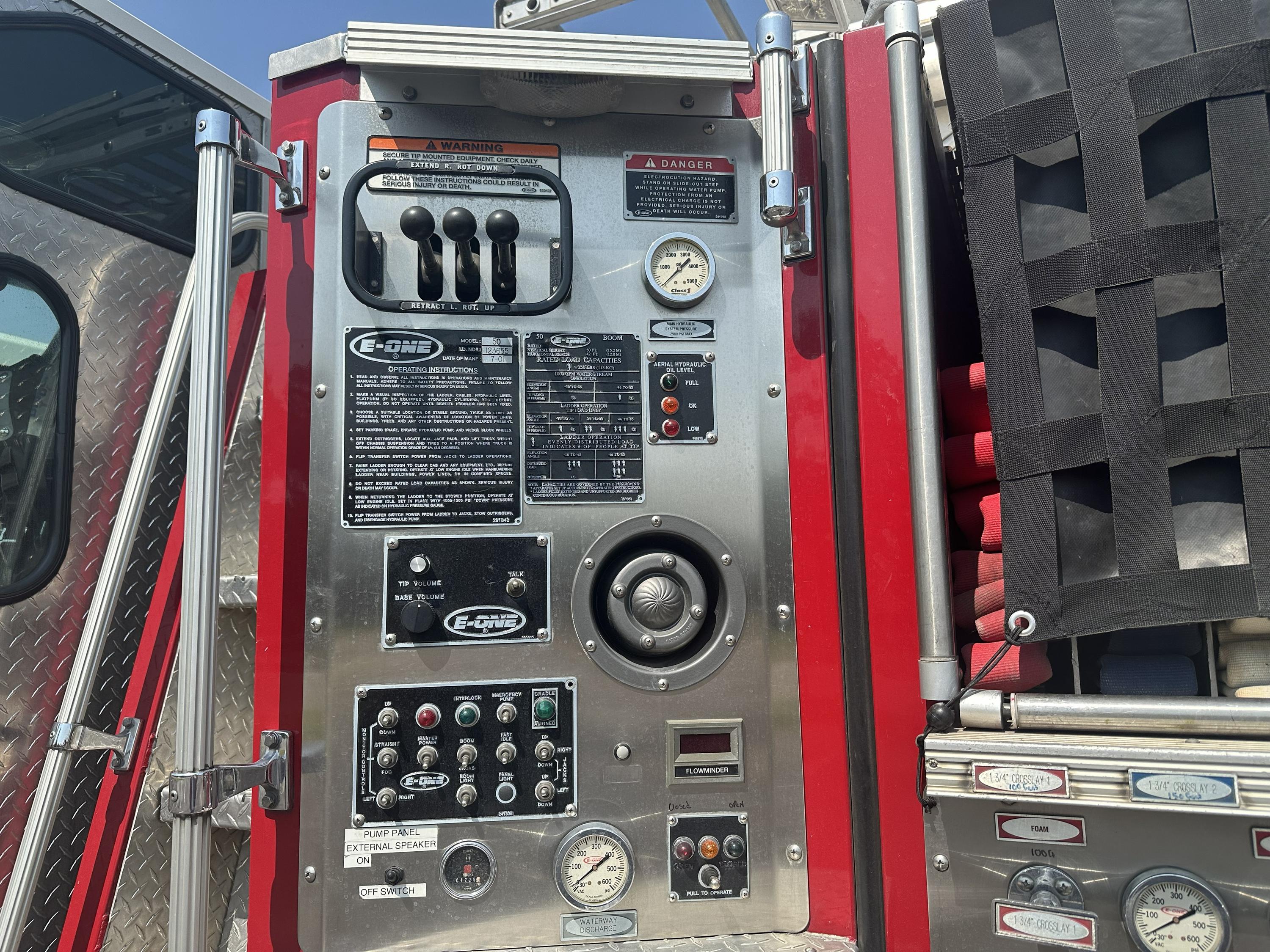 2001 E-One 50' Quint - image 8