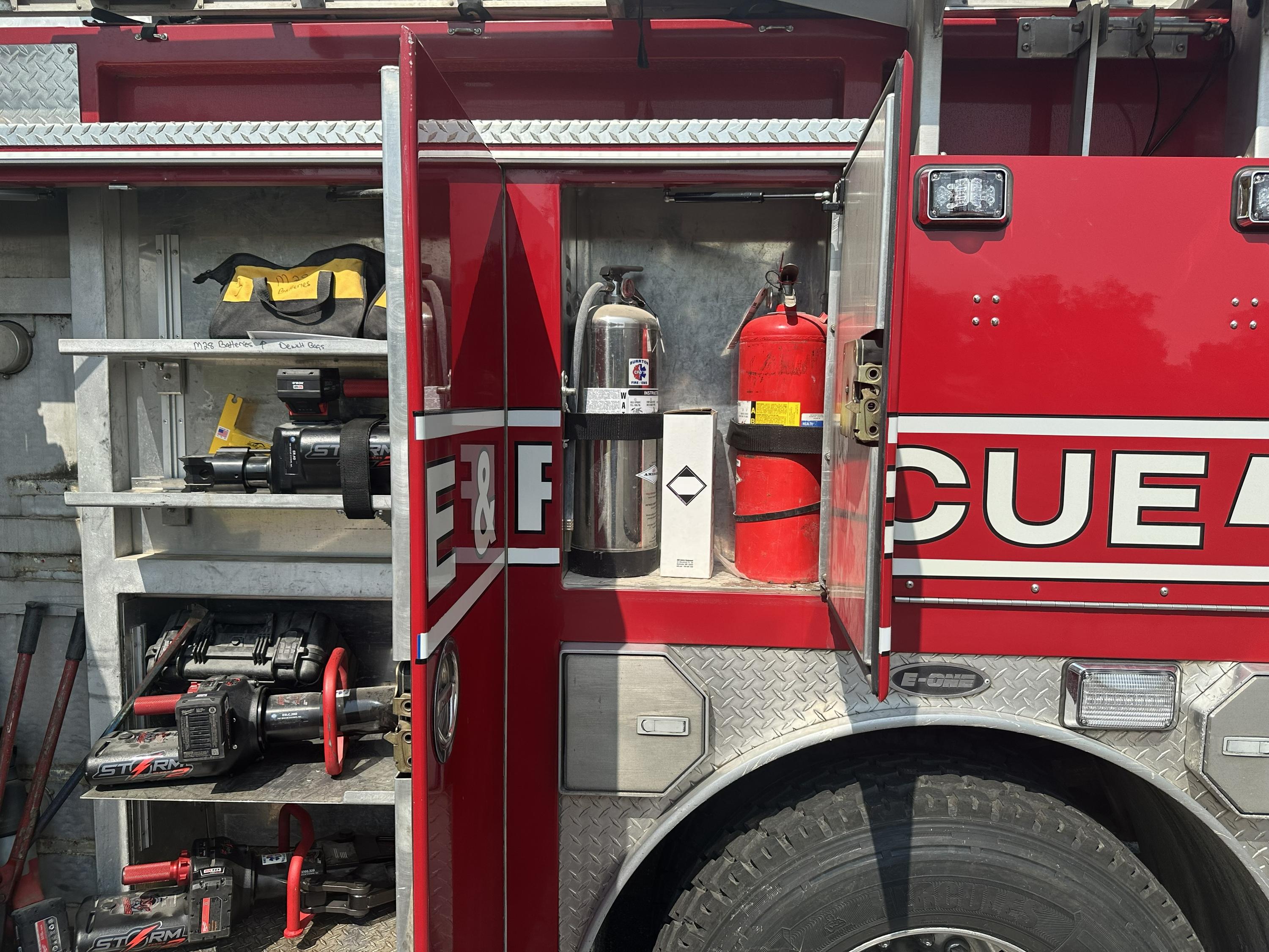 2001 E-One 50' Quint - image 37